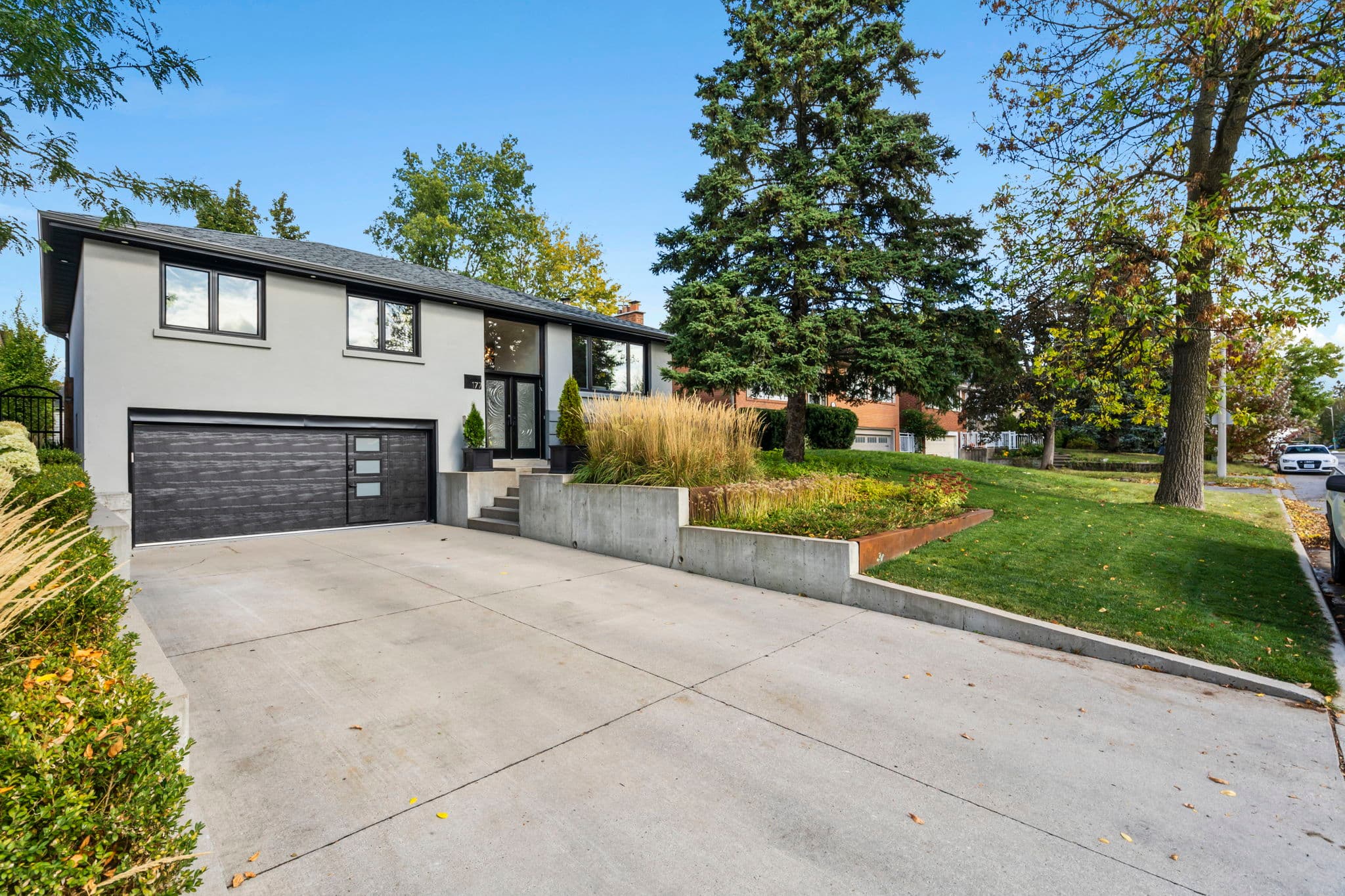 177 Trayborn Dr Richmond Hill, ON L4C 4K9