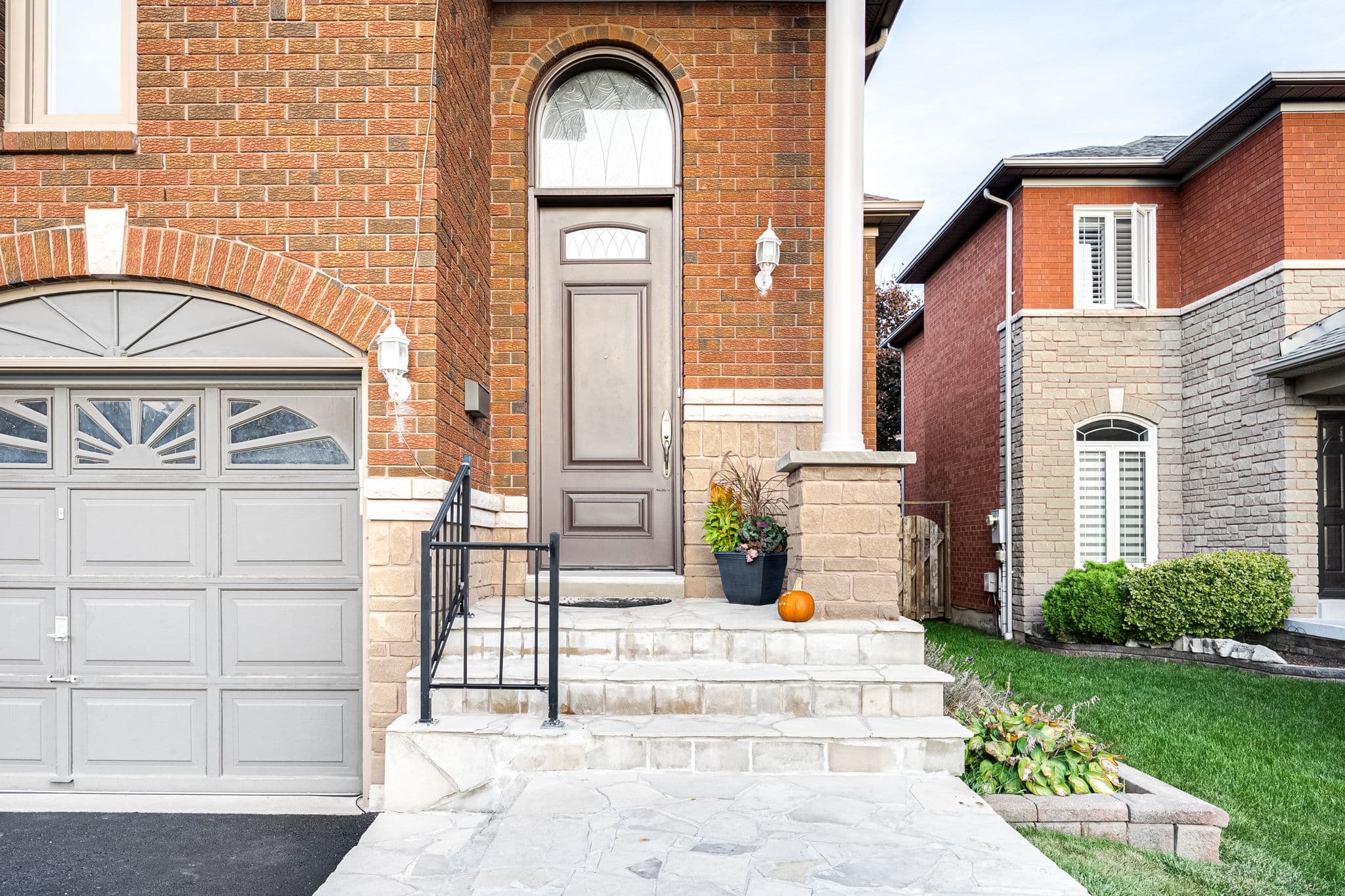 1771 Silver Maple Drive Pickering, Ontario L1V6Z2