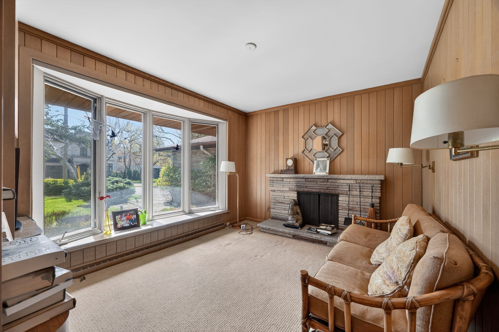 18 Brian Cliff Dr Toronto, ON M3B 2G2