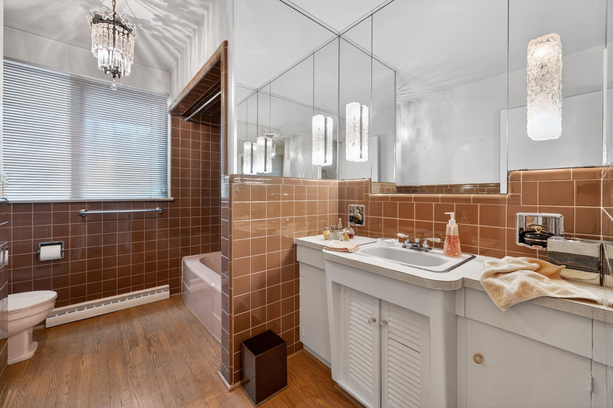 18 Brian Cliff Dr Toronto, ON M3B 2G2