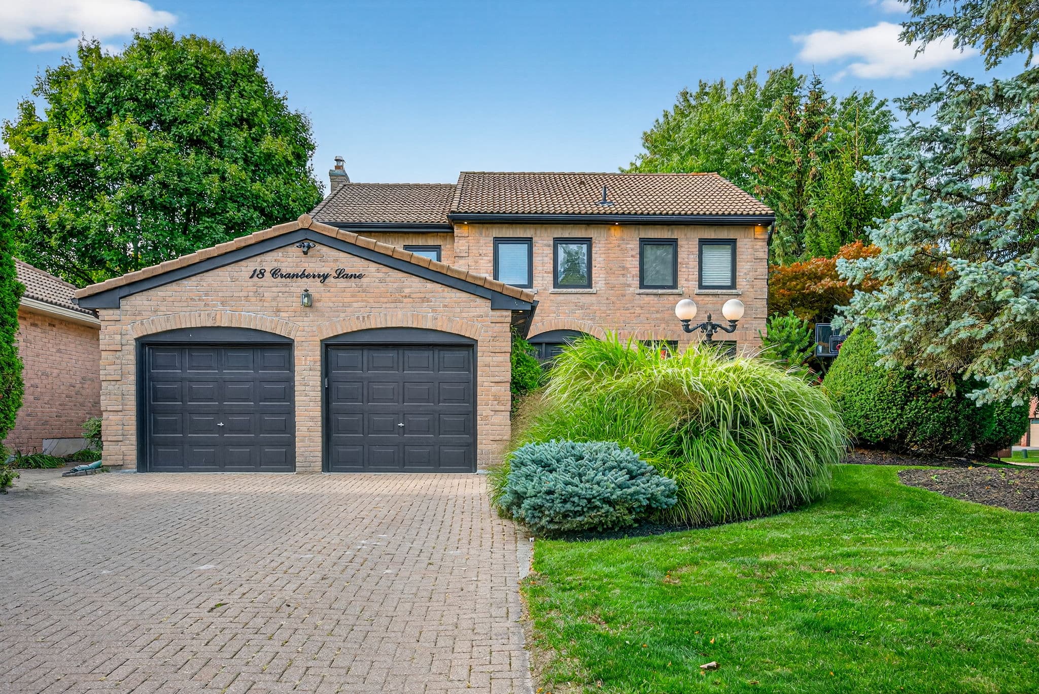 18 Cranberry Ln Aurora, ON L4G 5Y1