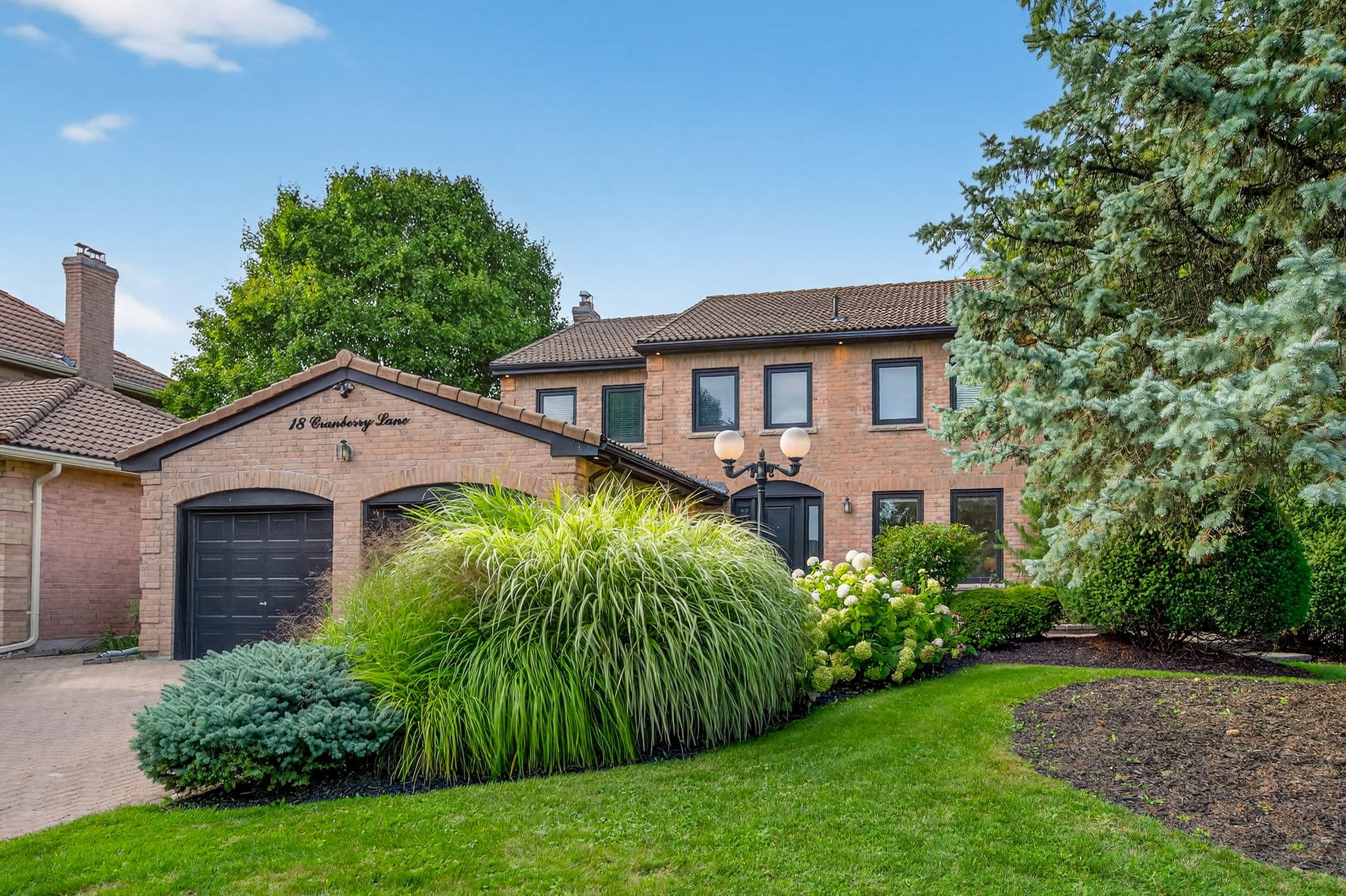 18 Cranberry Ln Aurora, ON L4G 5Y1