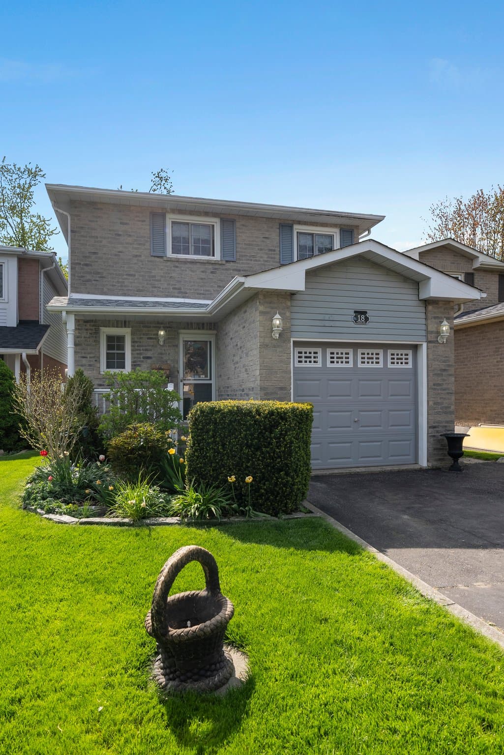 18 Frazer Rd Ajax, ON L0M 1B0