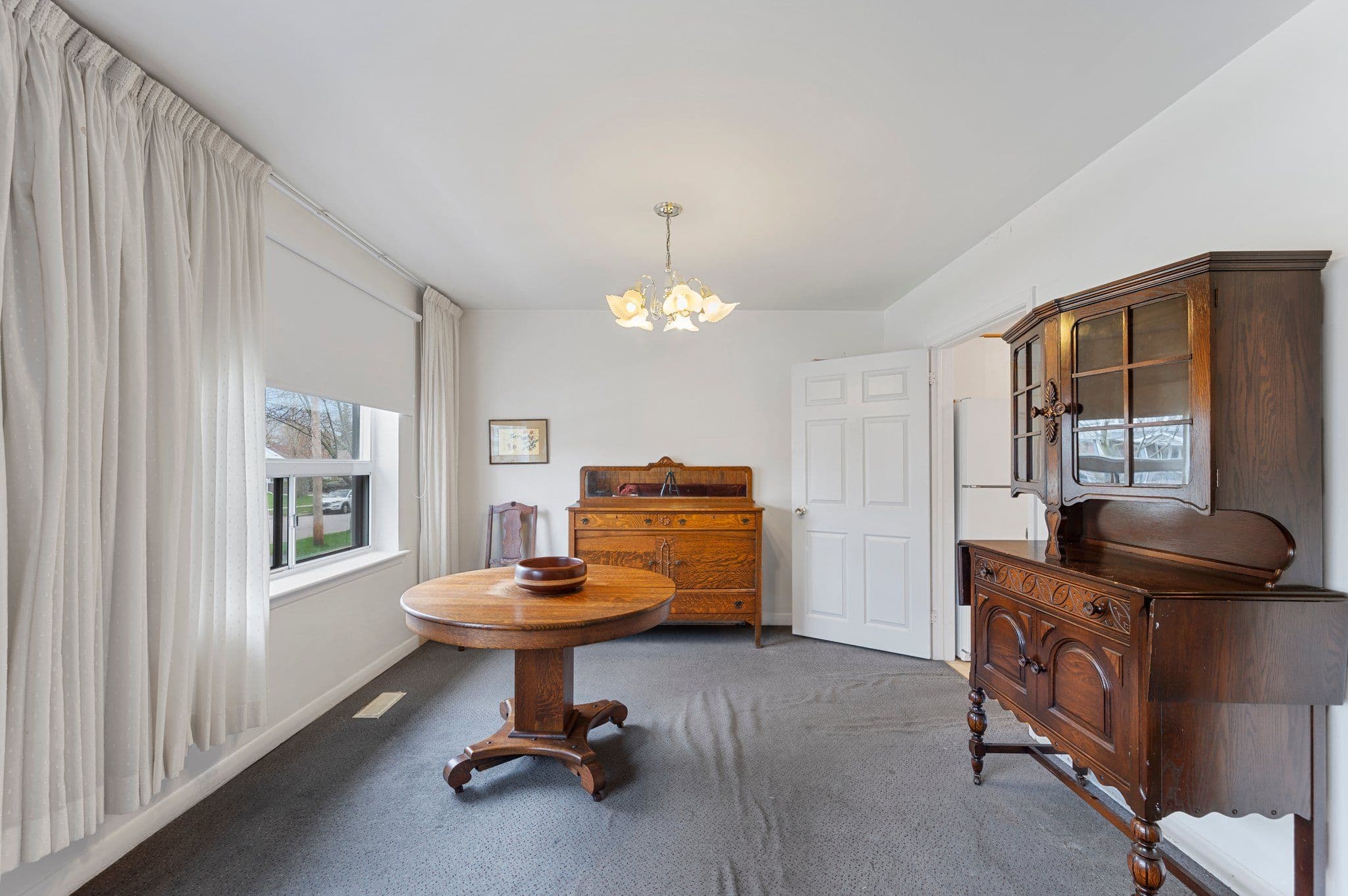 18 Gilroy Dr Toronto, ON M1P 1Z9