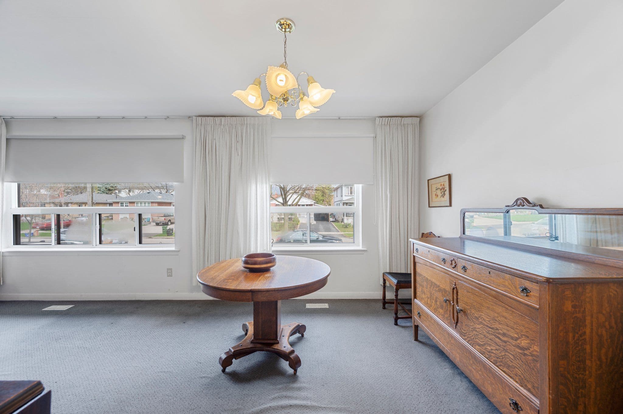 18 Gilroy Dr Toronto, ON M1P 1Z9