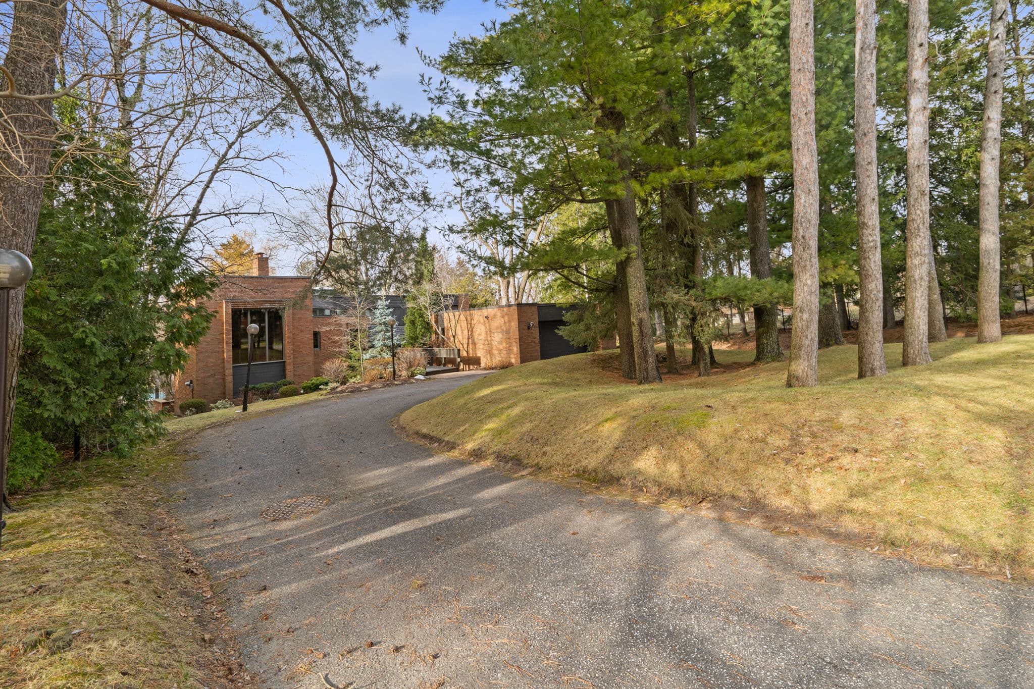 18 Old English Ln Markham, ON L3T 2T9