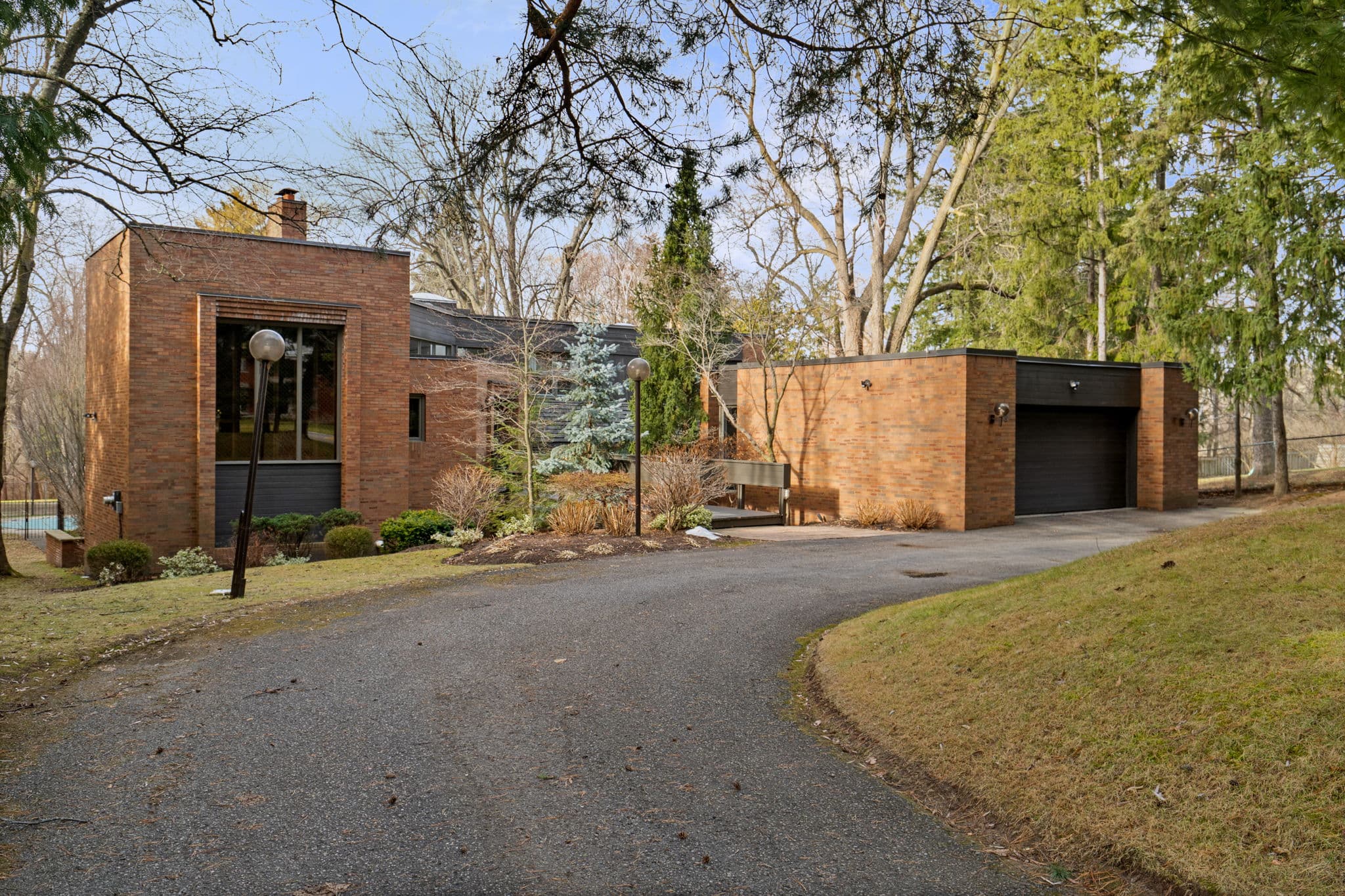 18 Old English Ln Markham, ON L3T 2T9