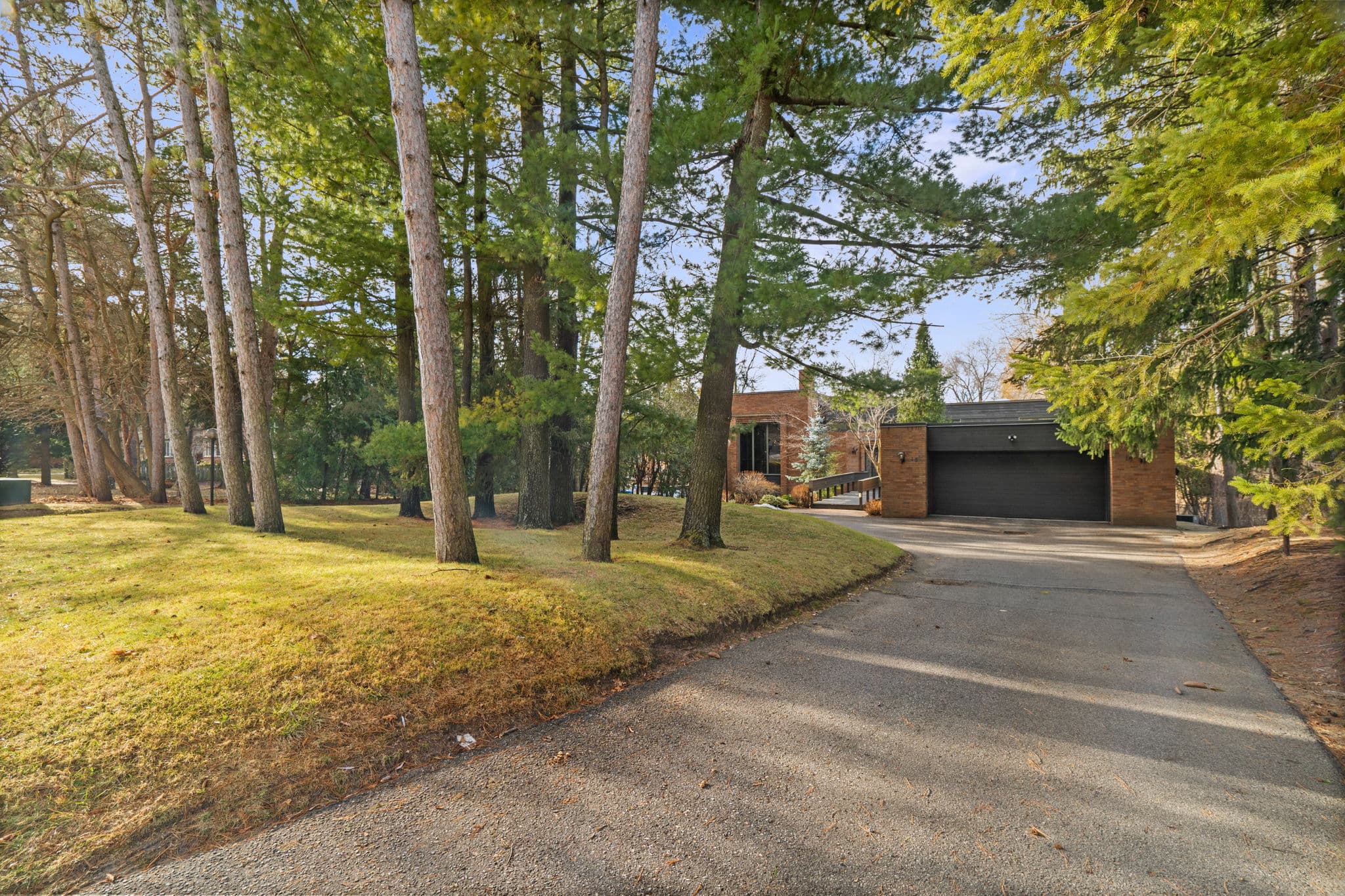 18 Old English Ln Markham, ON L3T 2T9