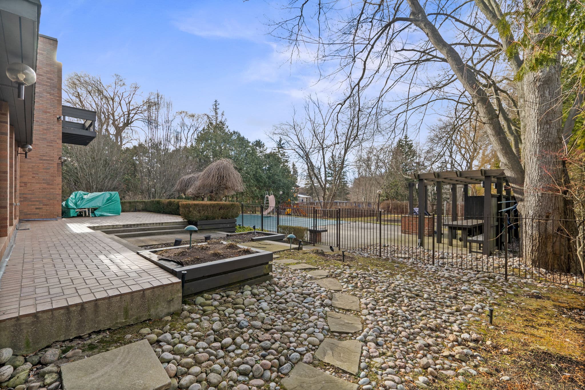 18 Old English Ln Markham, ON L3T 2T9