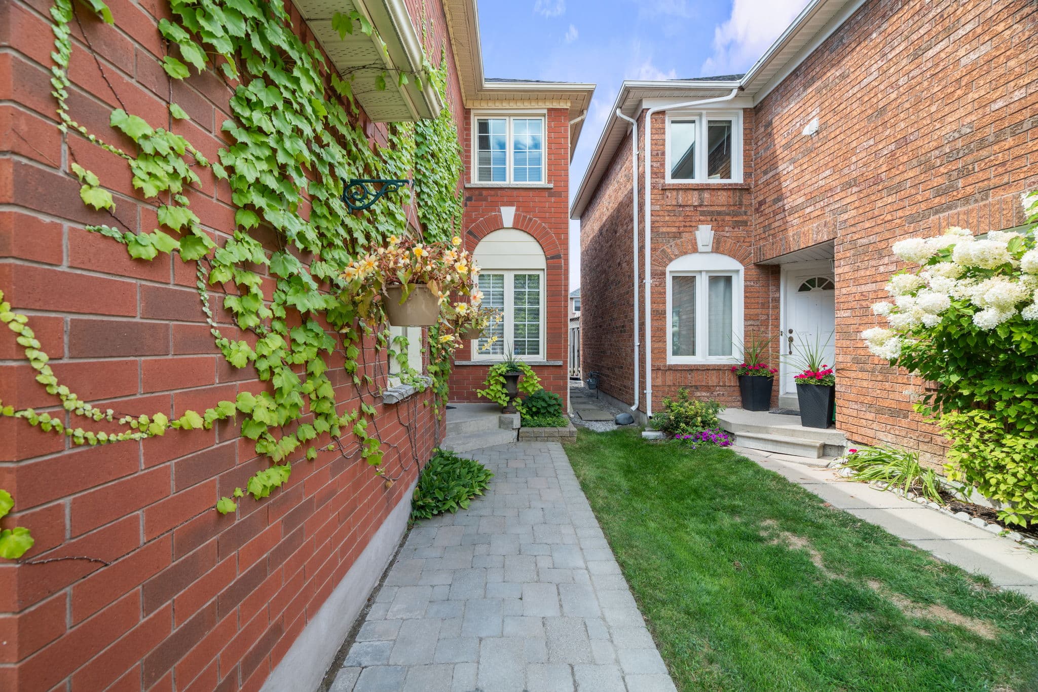 18 Rush Rd Aurora, ON L4G 7G3