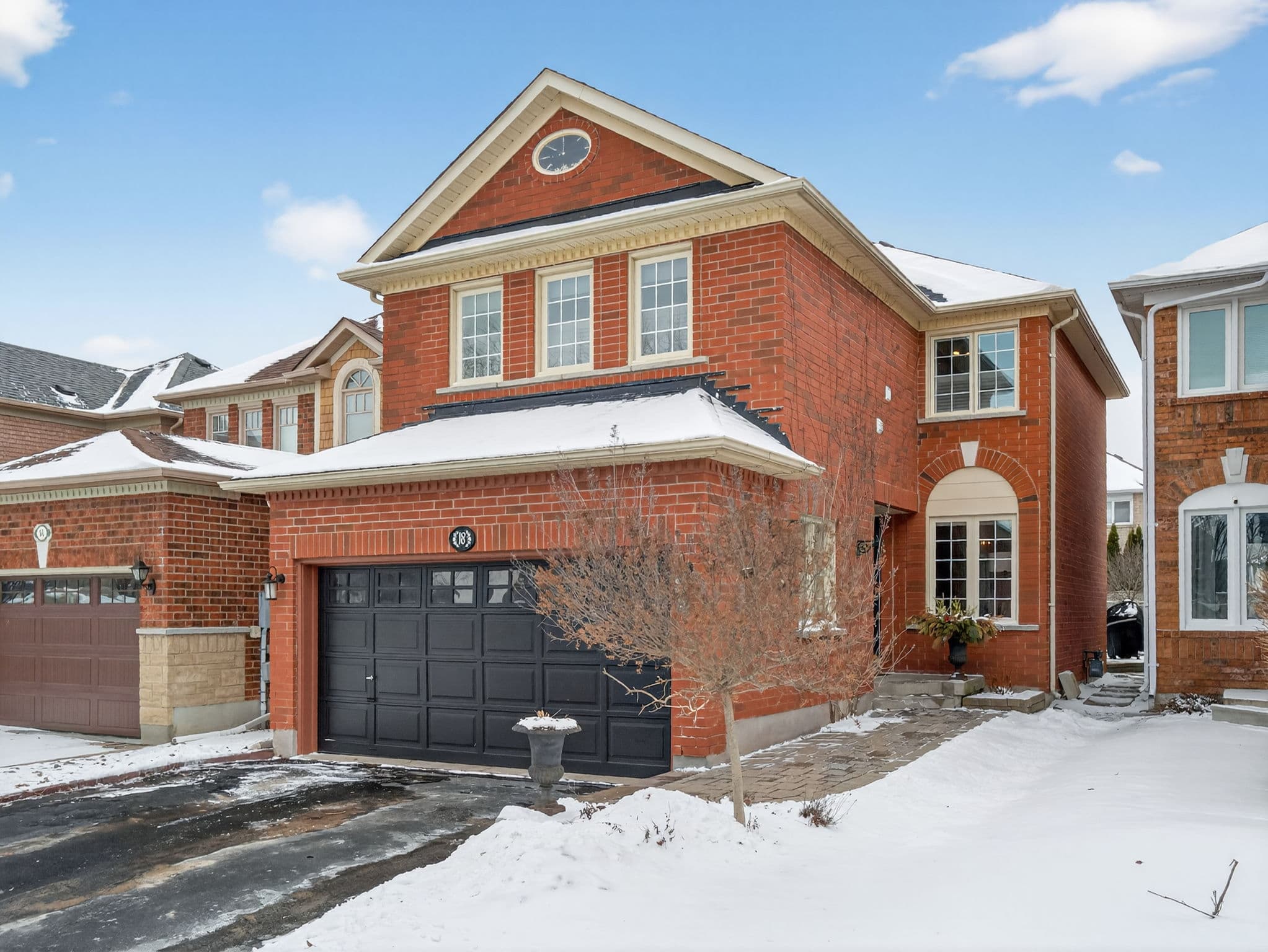 18 Rush Rd Aurora, ON L4G 7G3