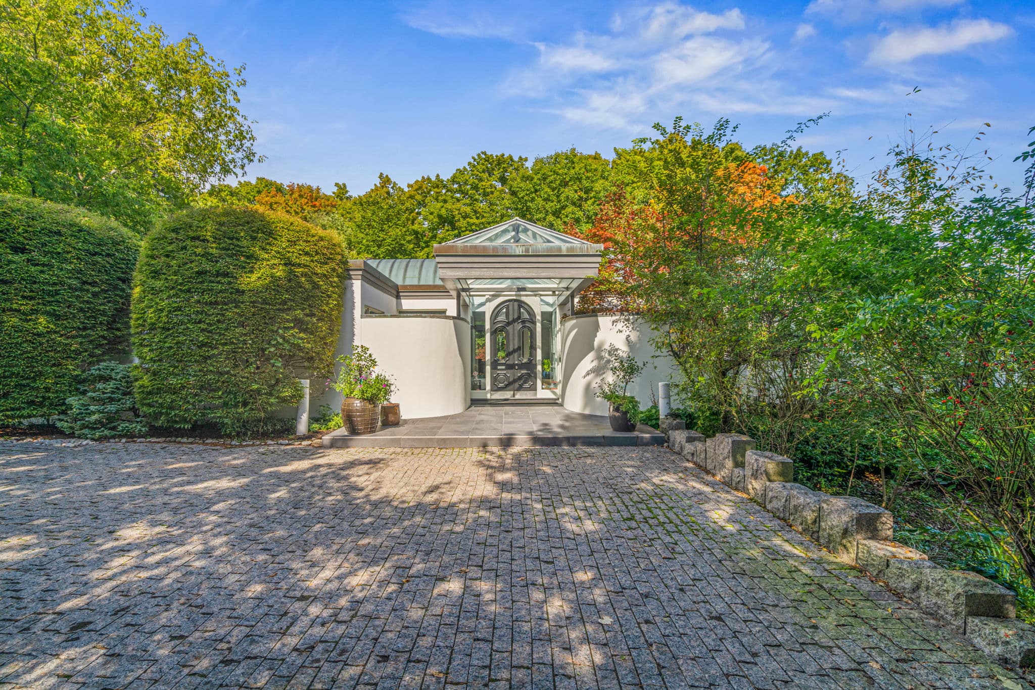 18 Timberglade Ct. Toronto, ON M2L 2Y2