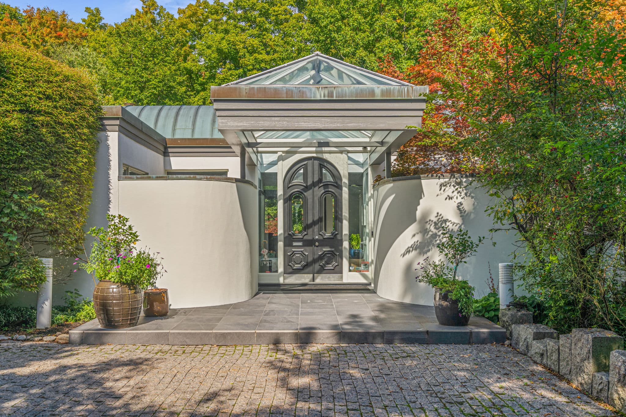 18 Timberglade Ct. Toronto, ON M2L 2Y2