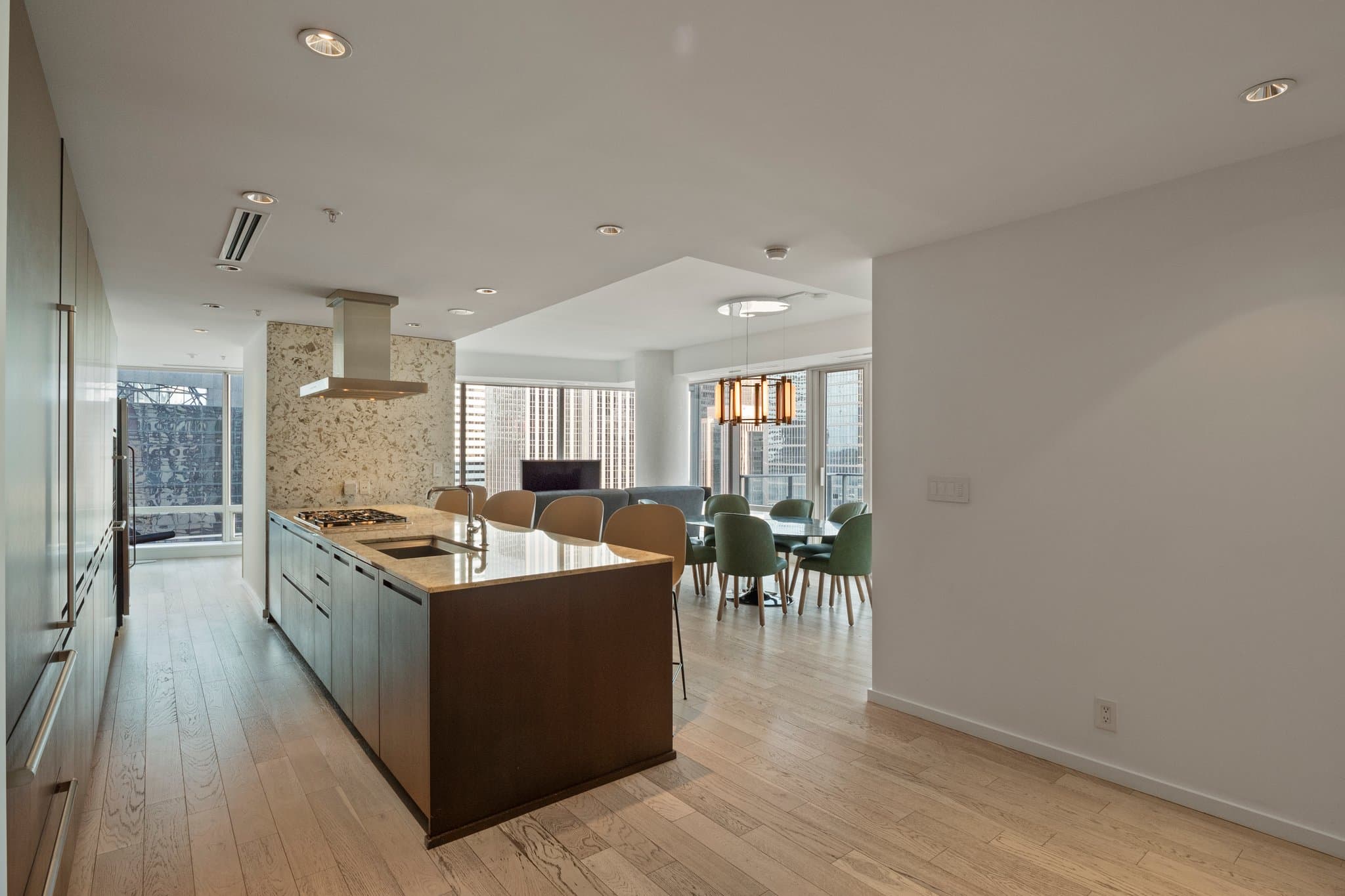180 University Ave 3009 Toronto, ON M5H 0A3