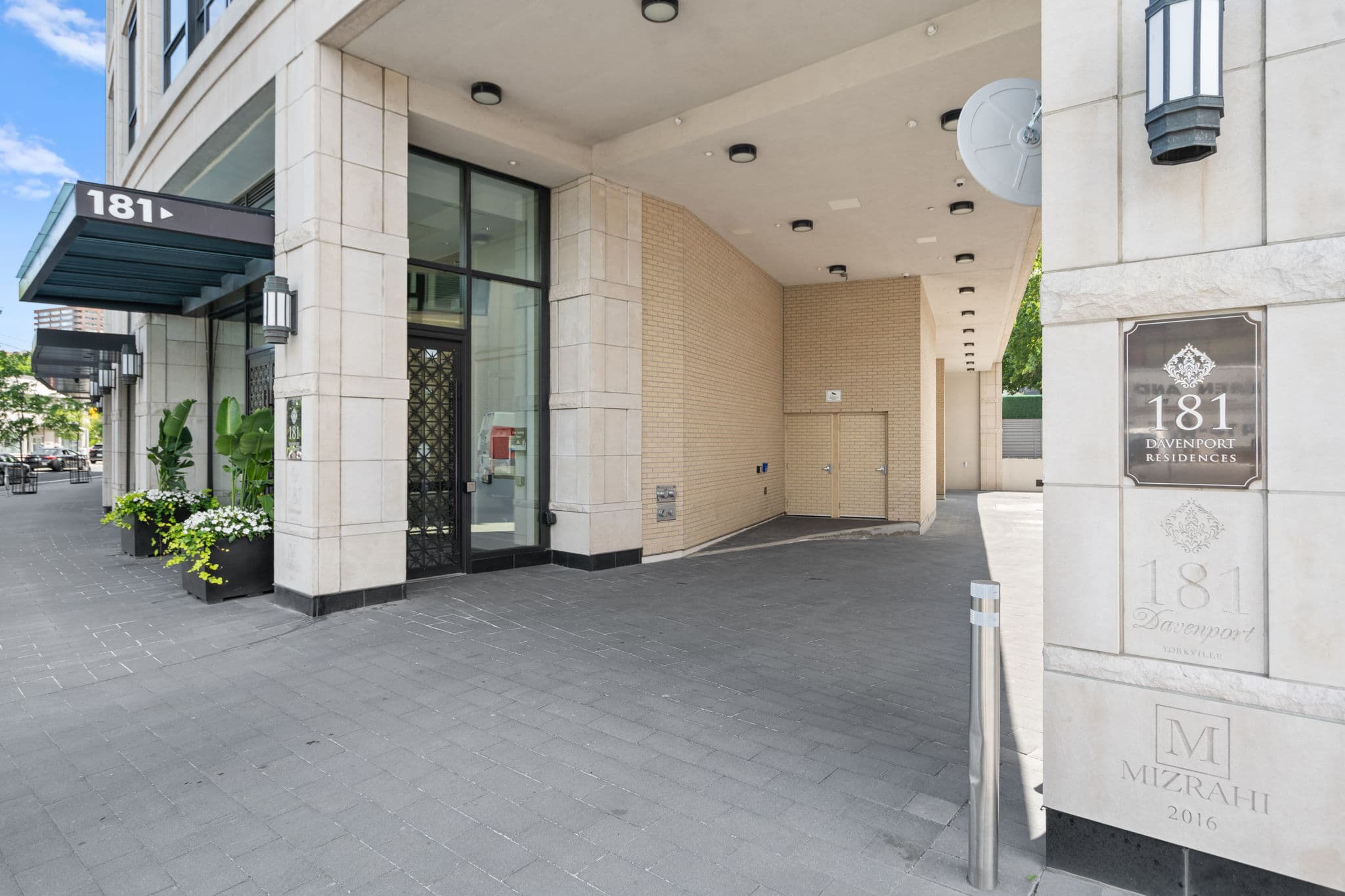 181 Davenport Rd Unit 409 Toronto, ON M5R 1J1