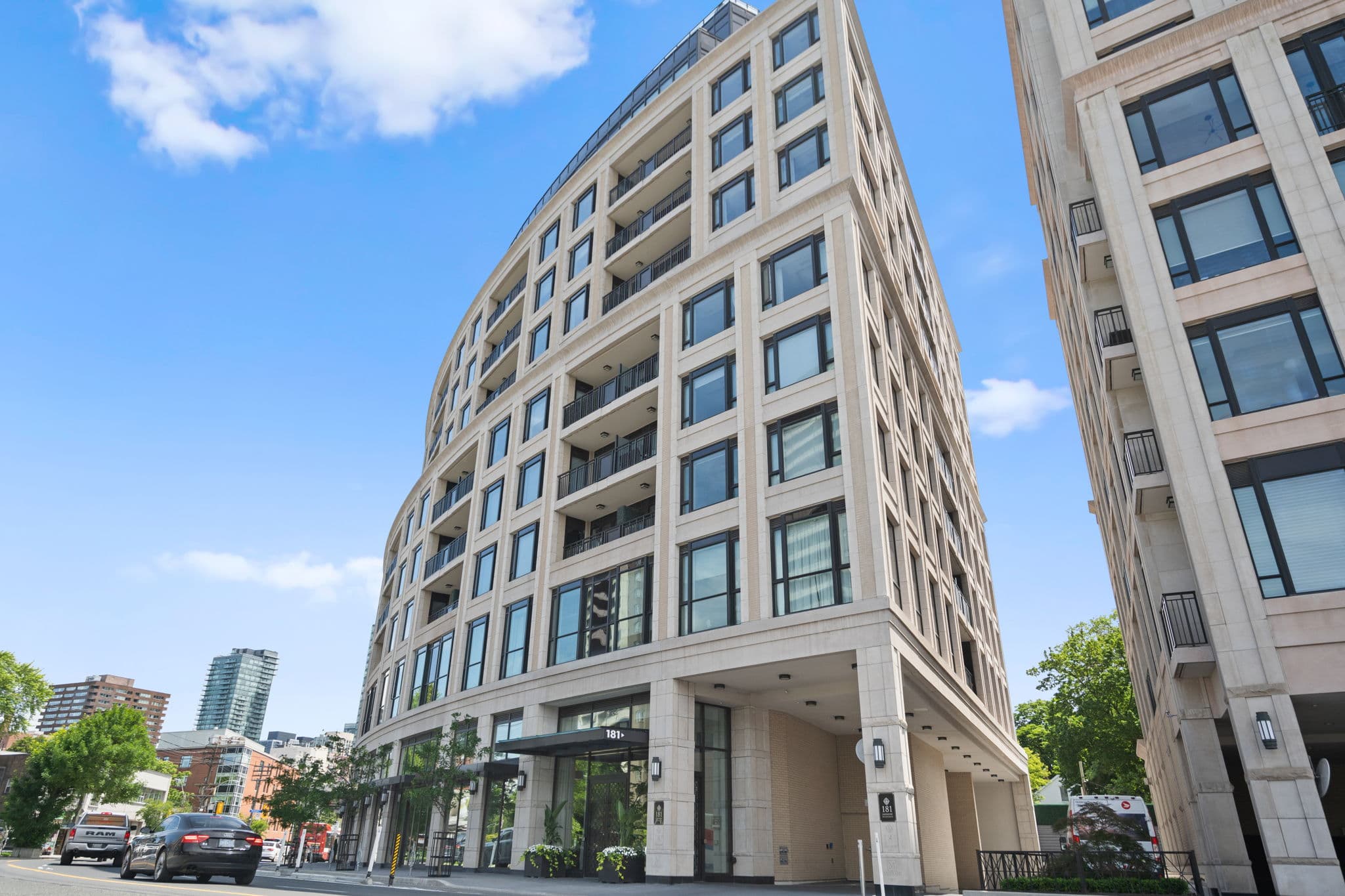 181 Davenport Rd Unit 409 Toronto, ON M5R 1J1