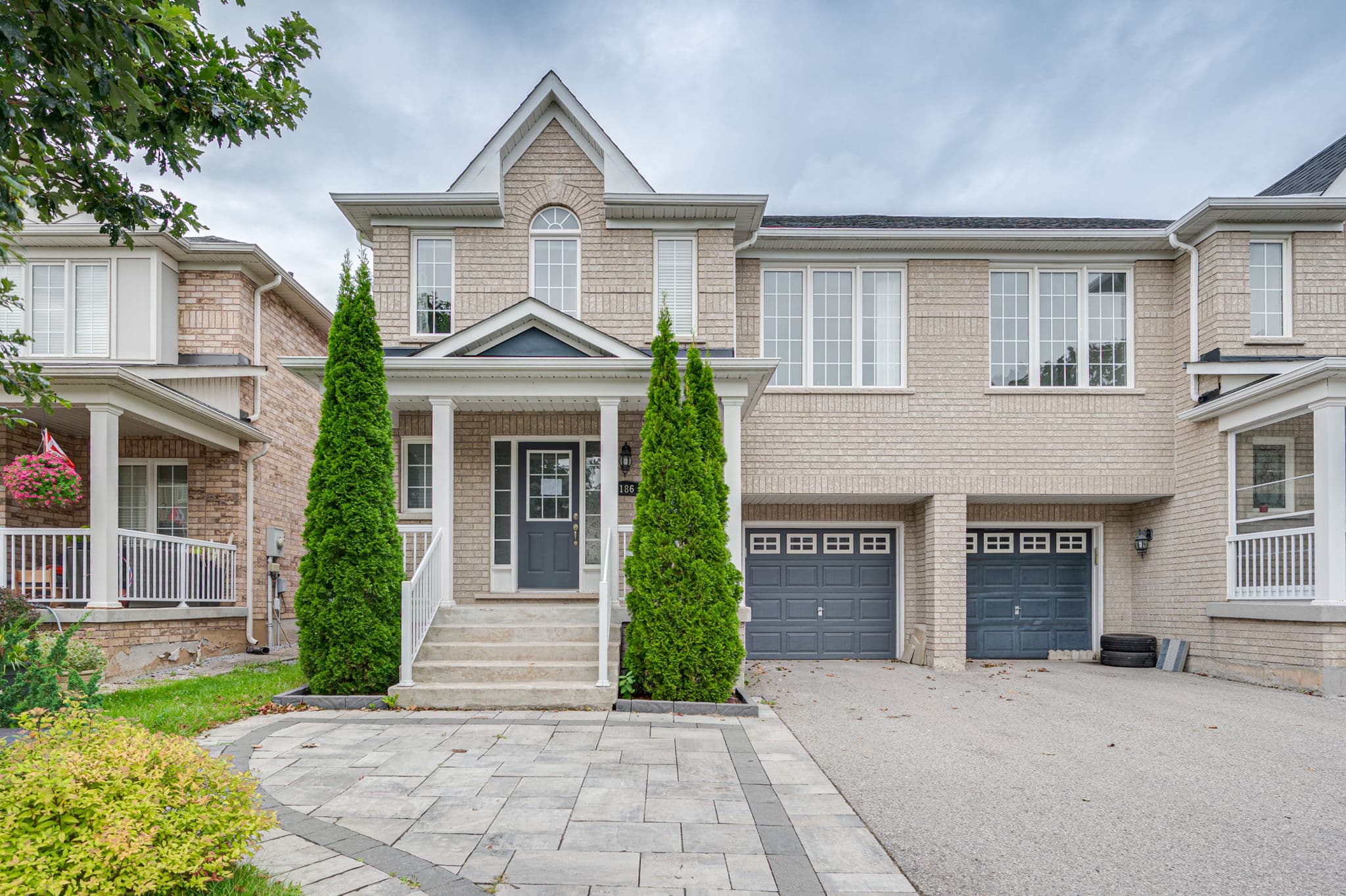 186 Gail Parks Crescent Newmarket, ON L3X 3C2