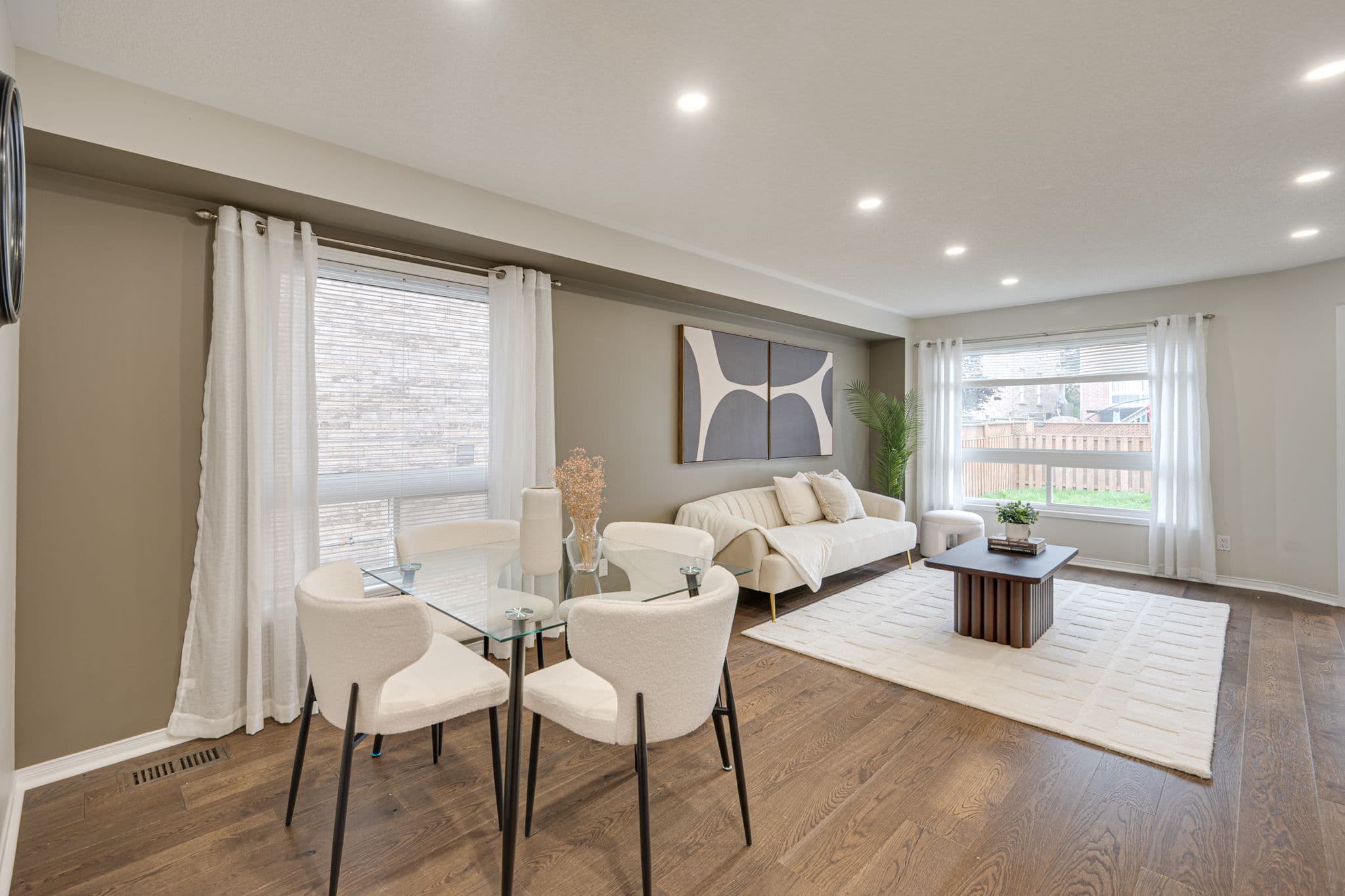186 Gail Parks Crescent Newmarket, ON L3X 3C2
