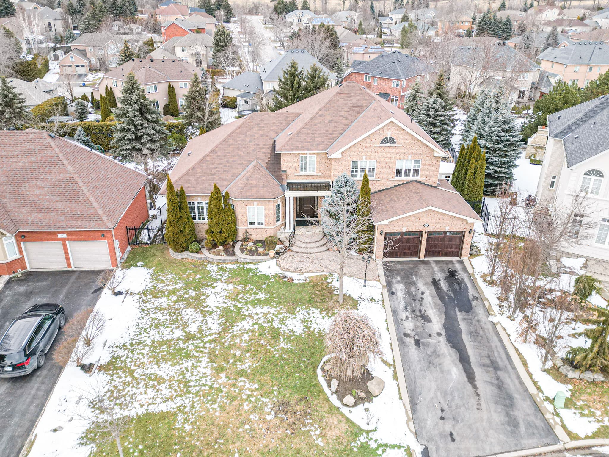 186 Nevada Crescent Vaughan, ON L6A 2V4