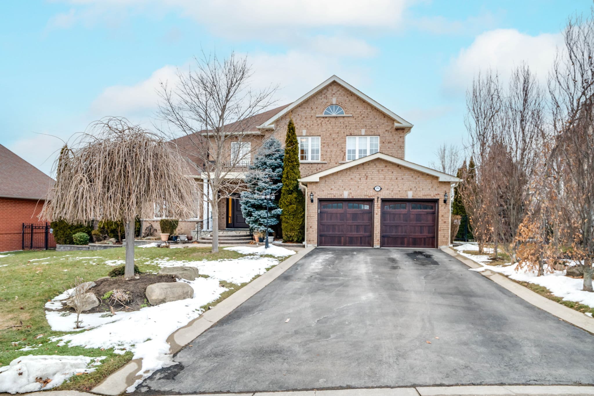 186 Nevada Crescent Vaughan, ON L6A 2V4