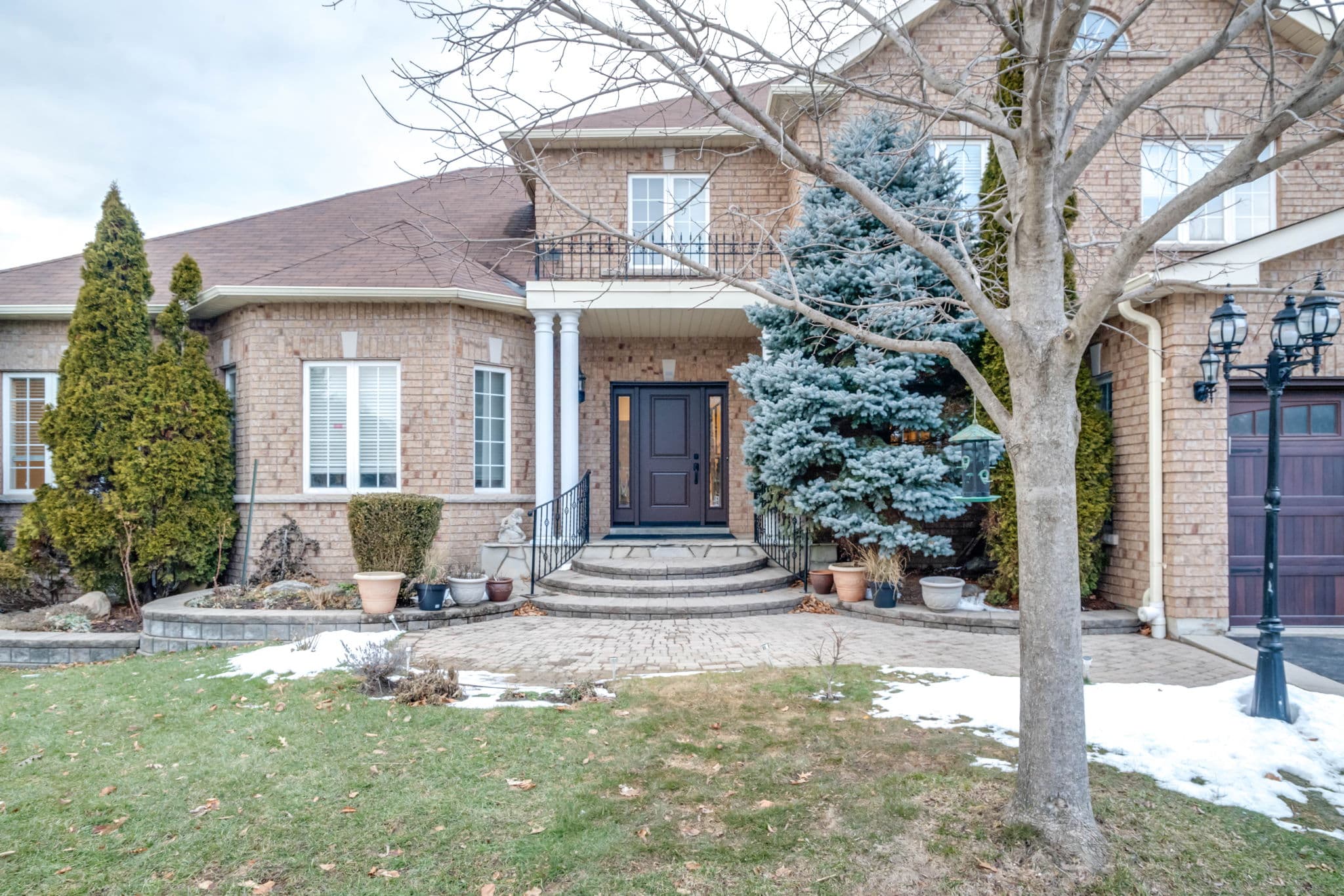 186 Nevada Crescent Vaughan, ON L6A 2V4