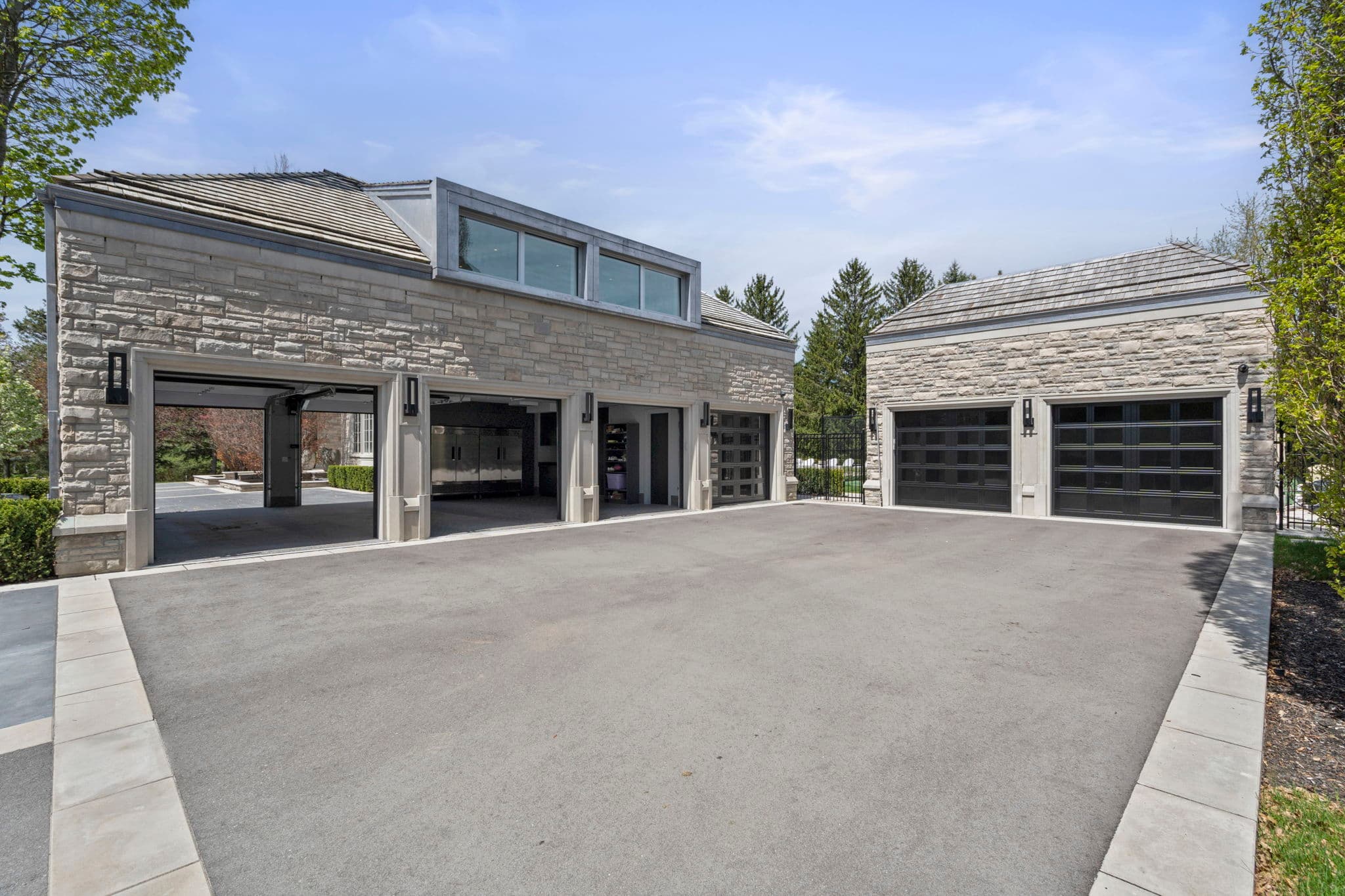 186 Pine Valley Crescent Vaughan, ON L4L 2W5