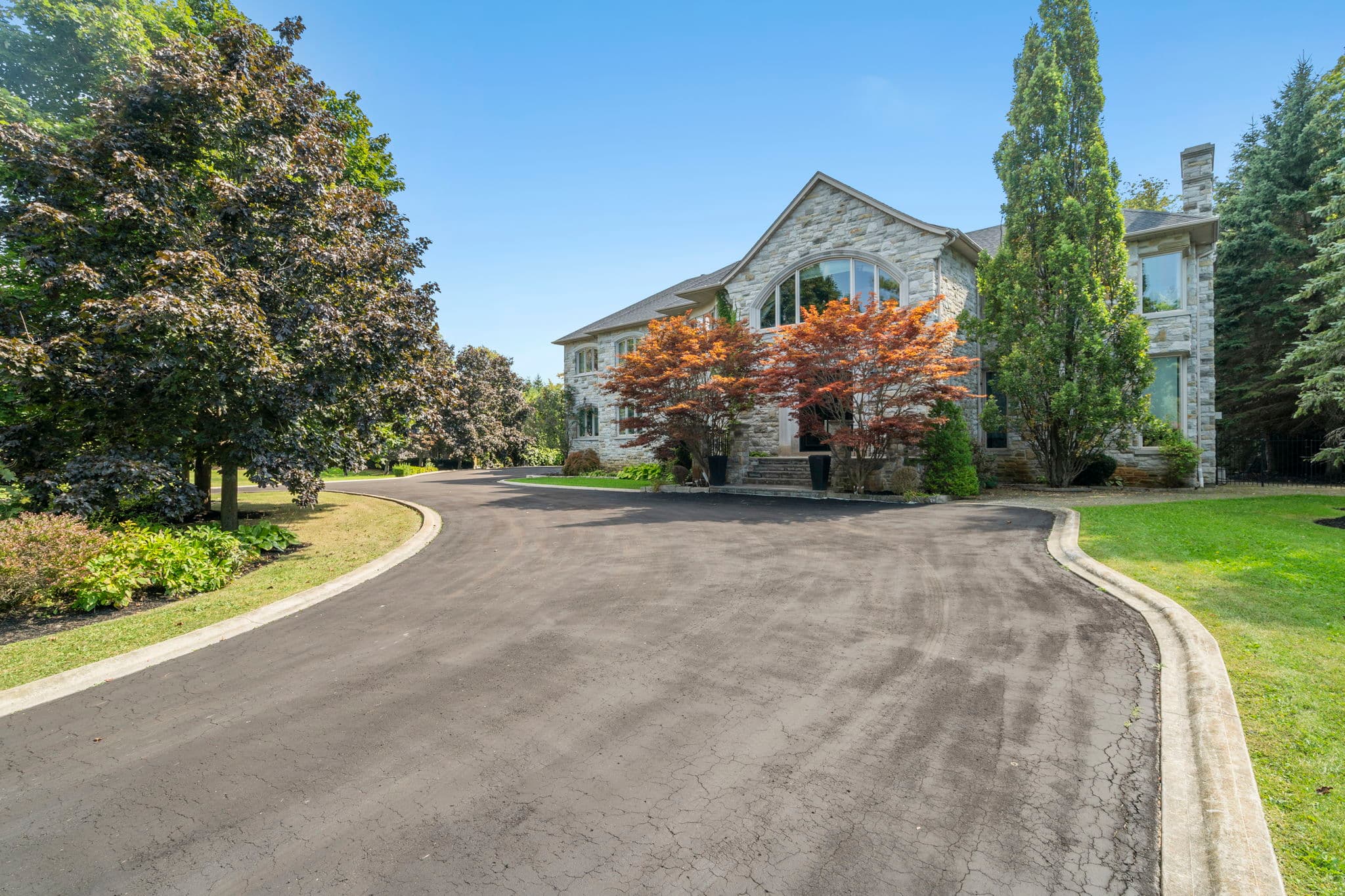 187 Mattucci Ct Vaughan, ON L4L 8Z1