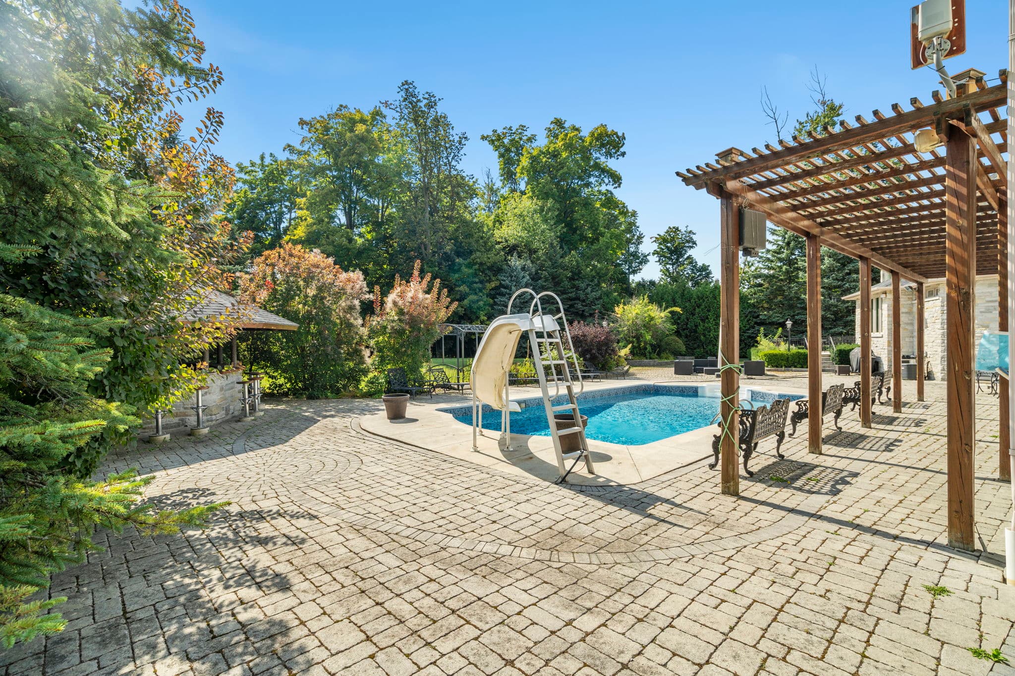 187 Mattucci Ct Vaughan, ON L4L 8Z1