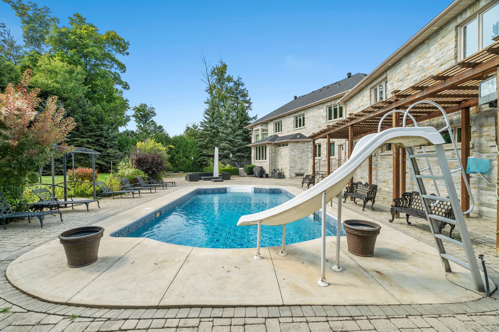 187 Mattucci Ct Vaughan, ON L4L 8Z1