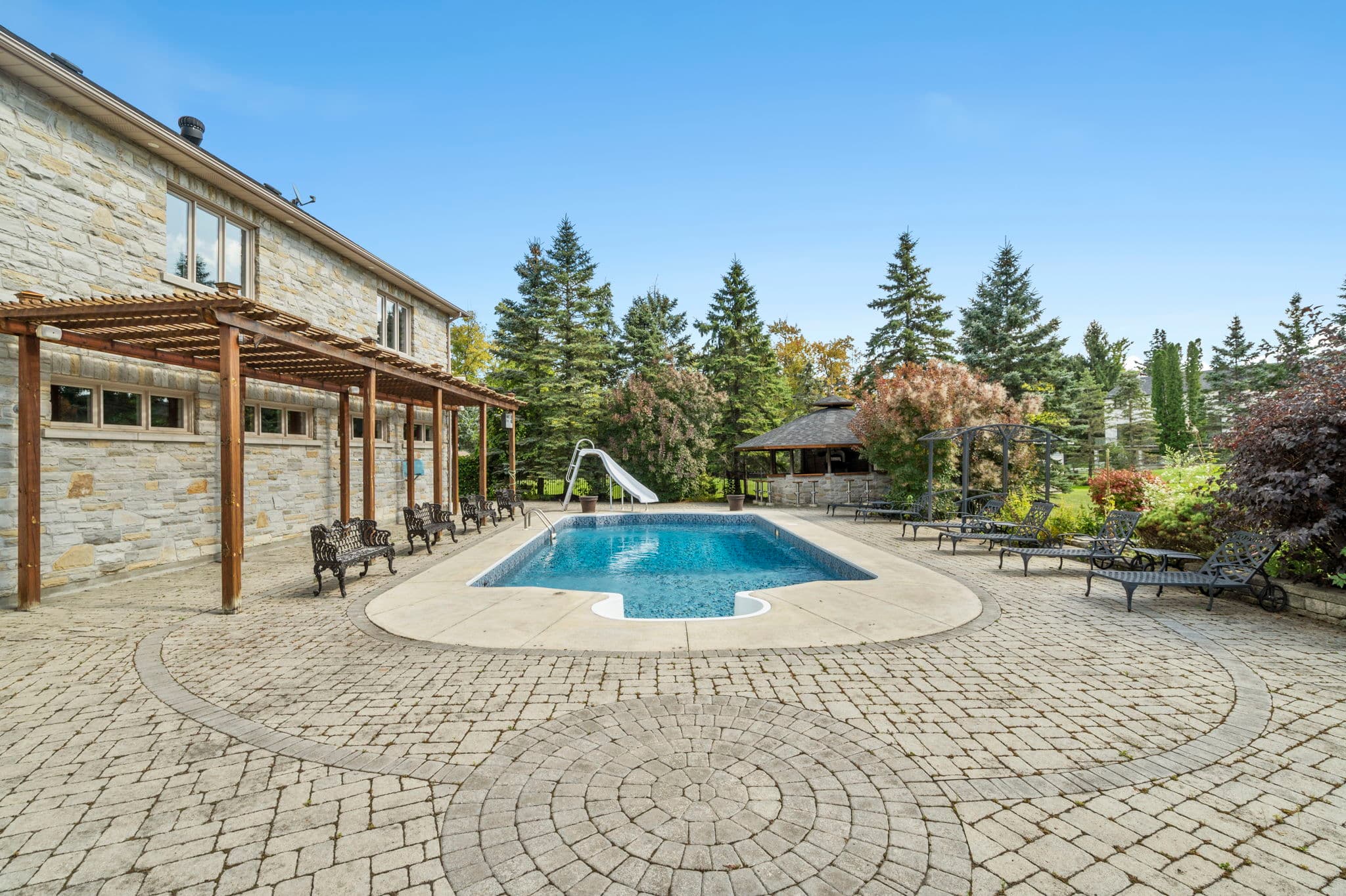 187 Mattucci Ct Vaughan, ON L4L 8Z1