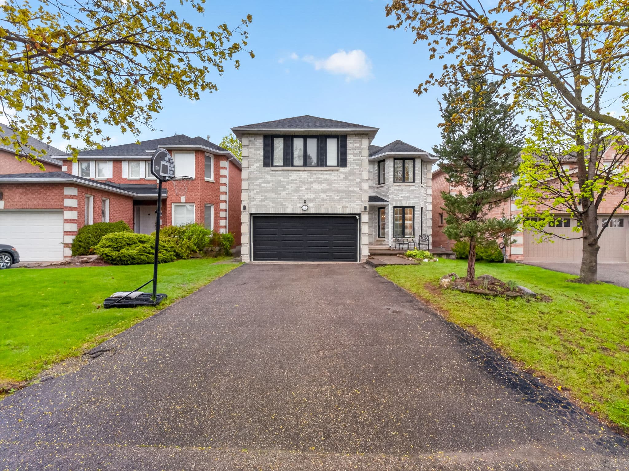 19 Arvida Dr Vaughan, ON L4J 7X8