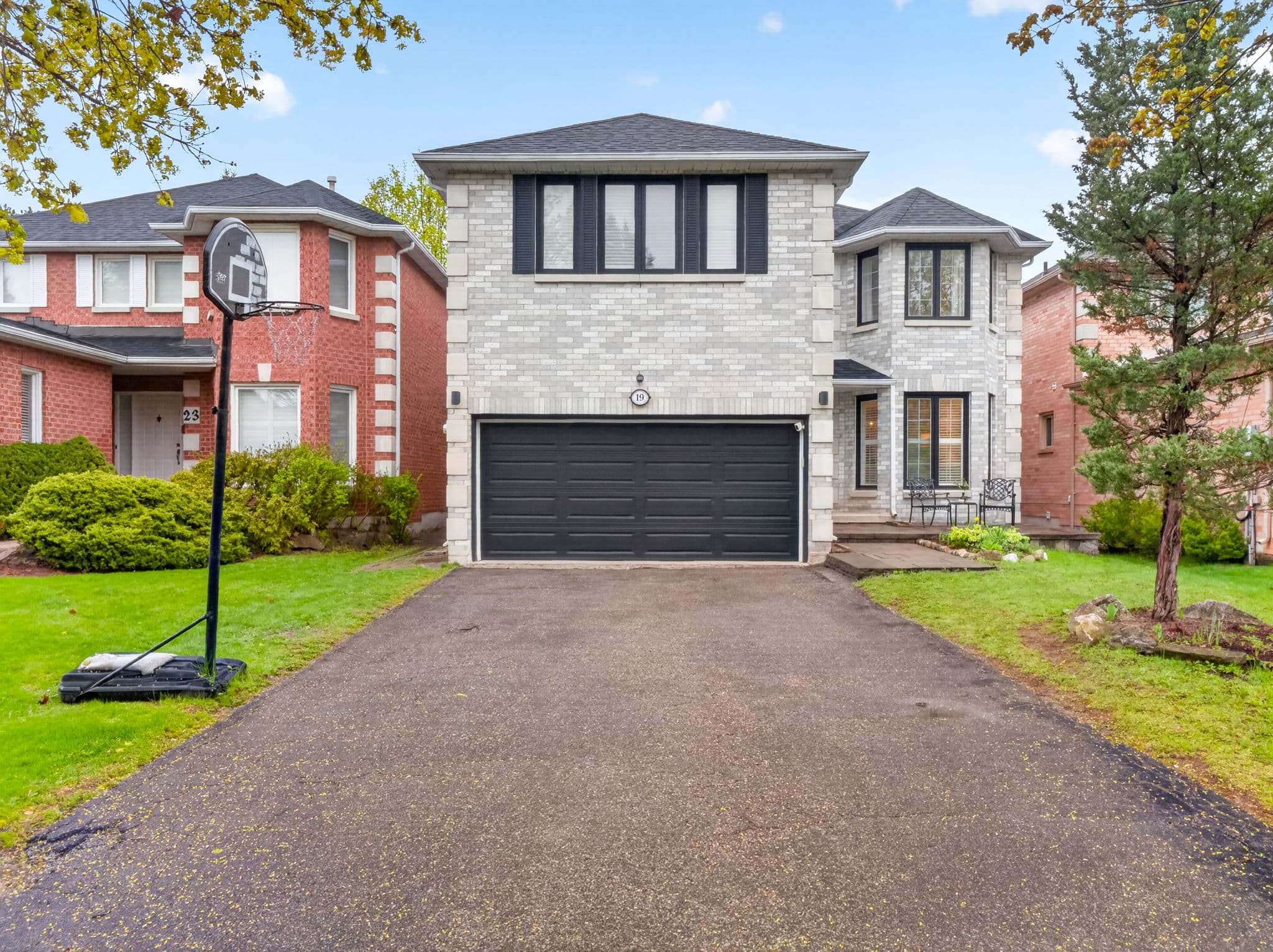 19 Arvida Dr Vaughan, ON L4J 7X8