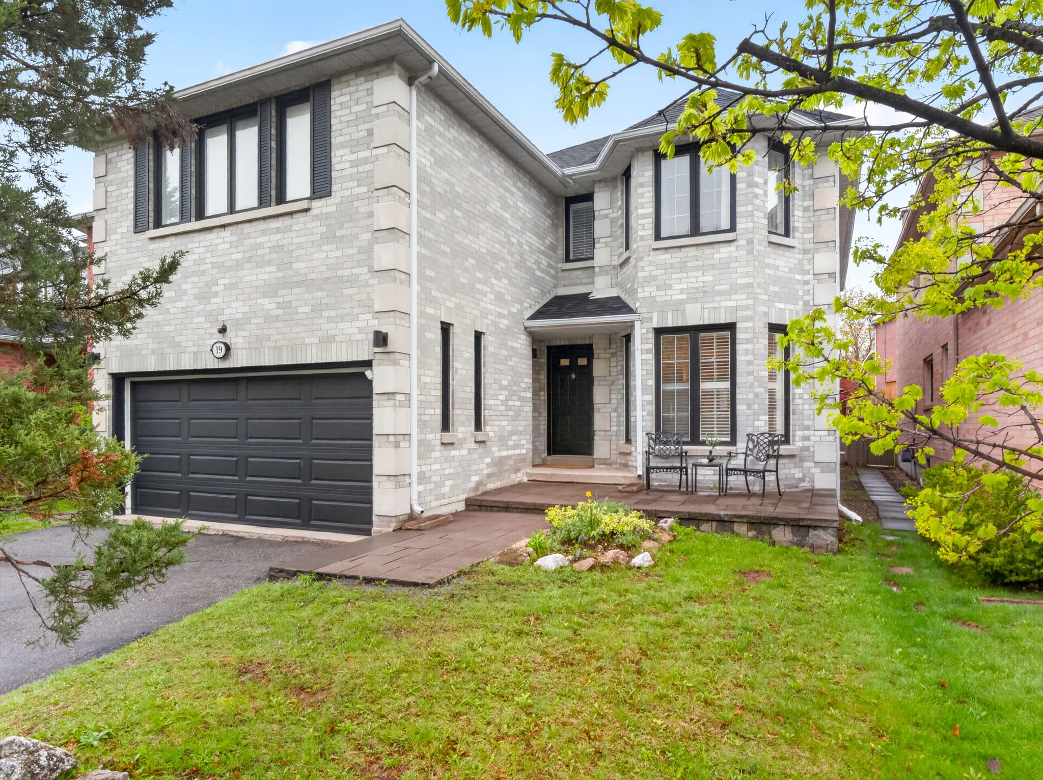 19 Arvida Dr Vaughan, ON L4J 7X8