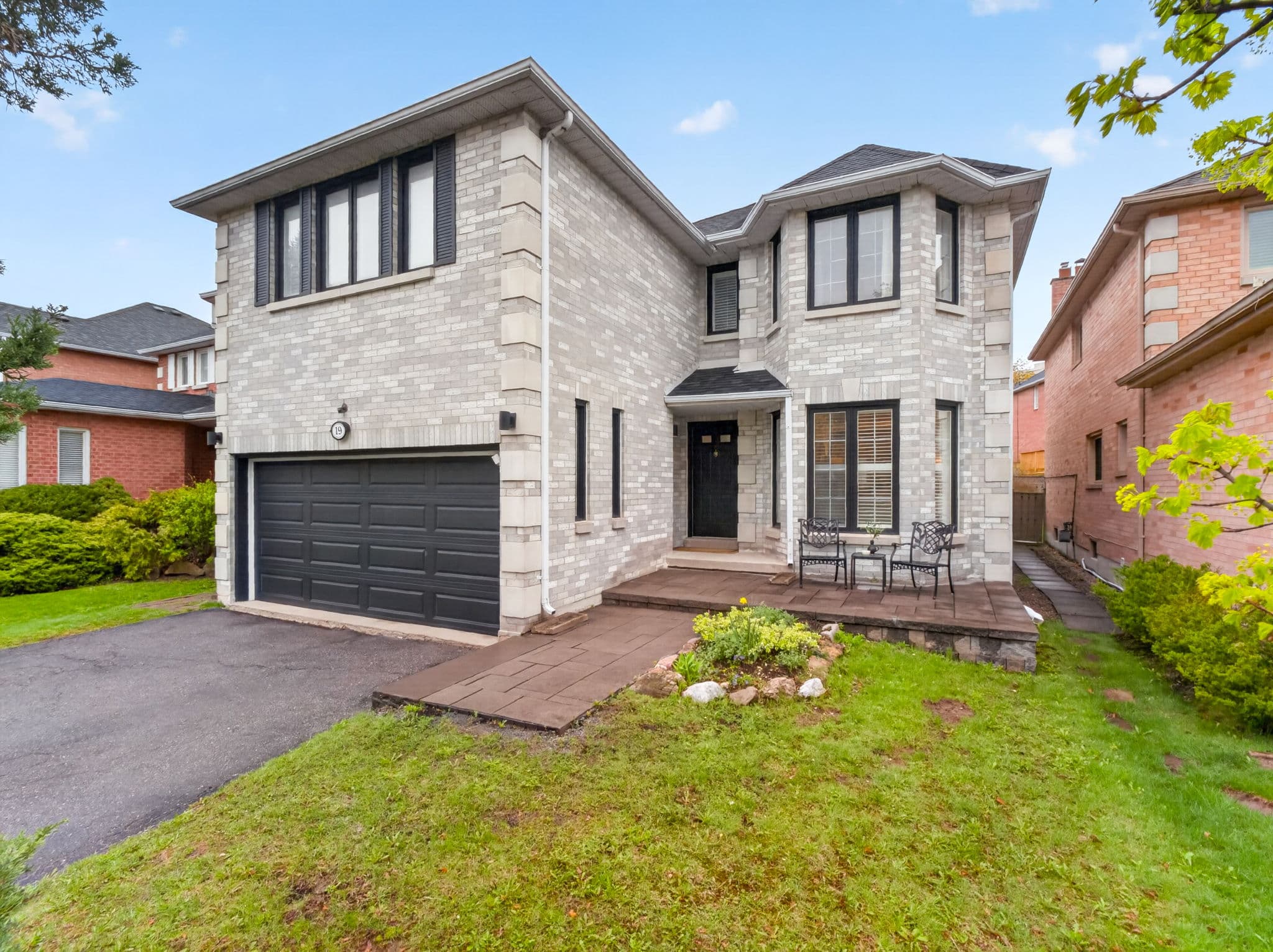 19 Arvida Dr Vaughan, ON L4J 7X8