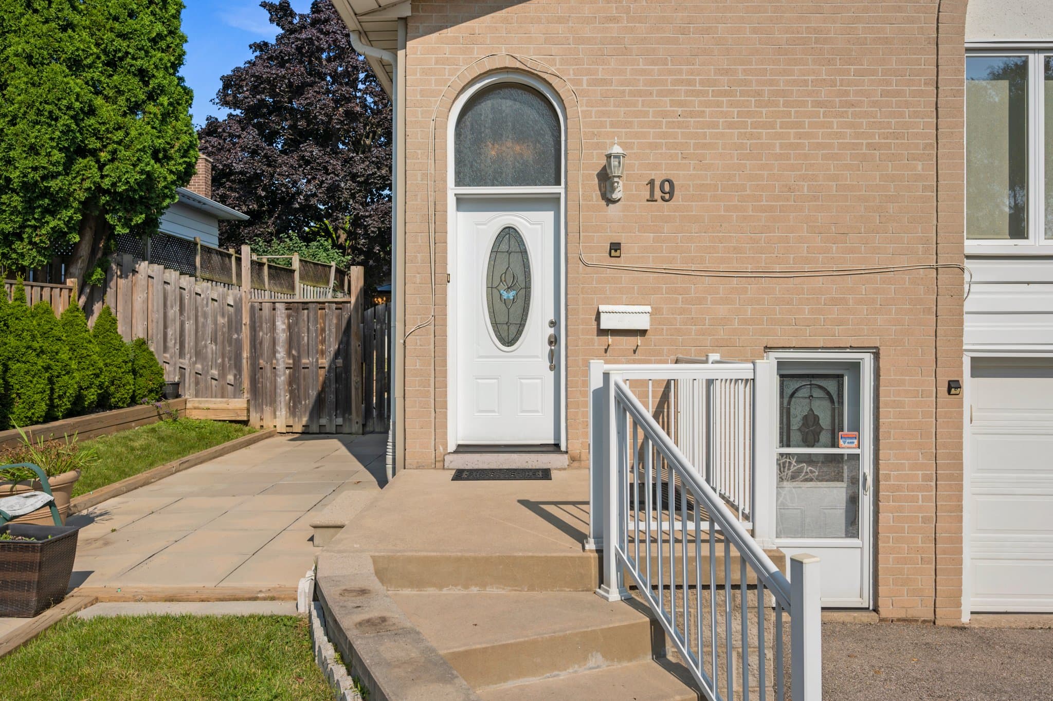 19 Gainsborough Rd Brampton, ON L6S 1X2