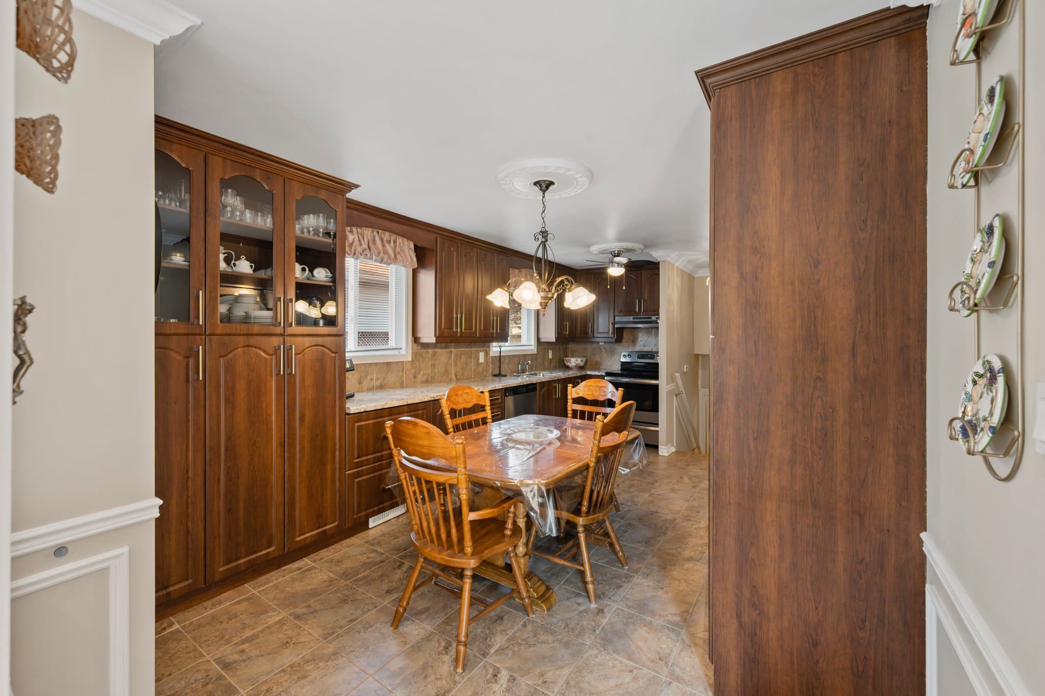 19 Gainsborough Rd Brampton, ON L6S 1X2