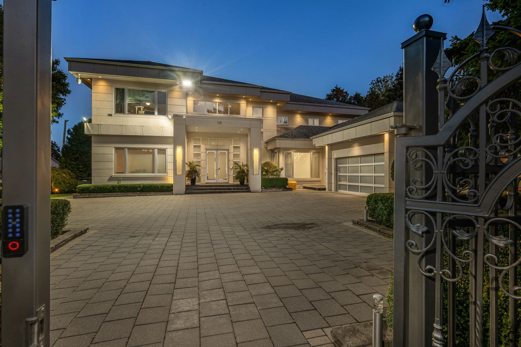 19 Maryvale Crescent Richmond Hill, ON L4C 6P6