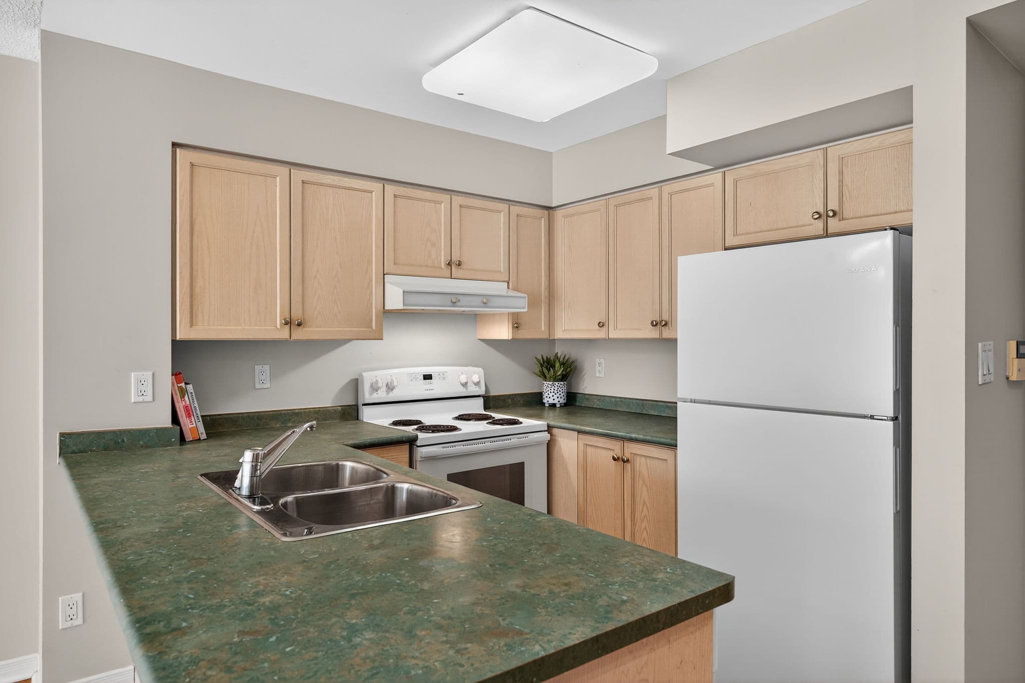 19 Northern Heights Dr 311 Richmond Hill, ON L4B 4M4