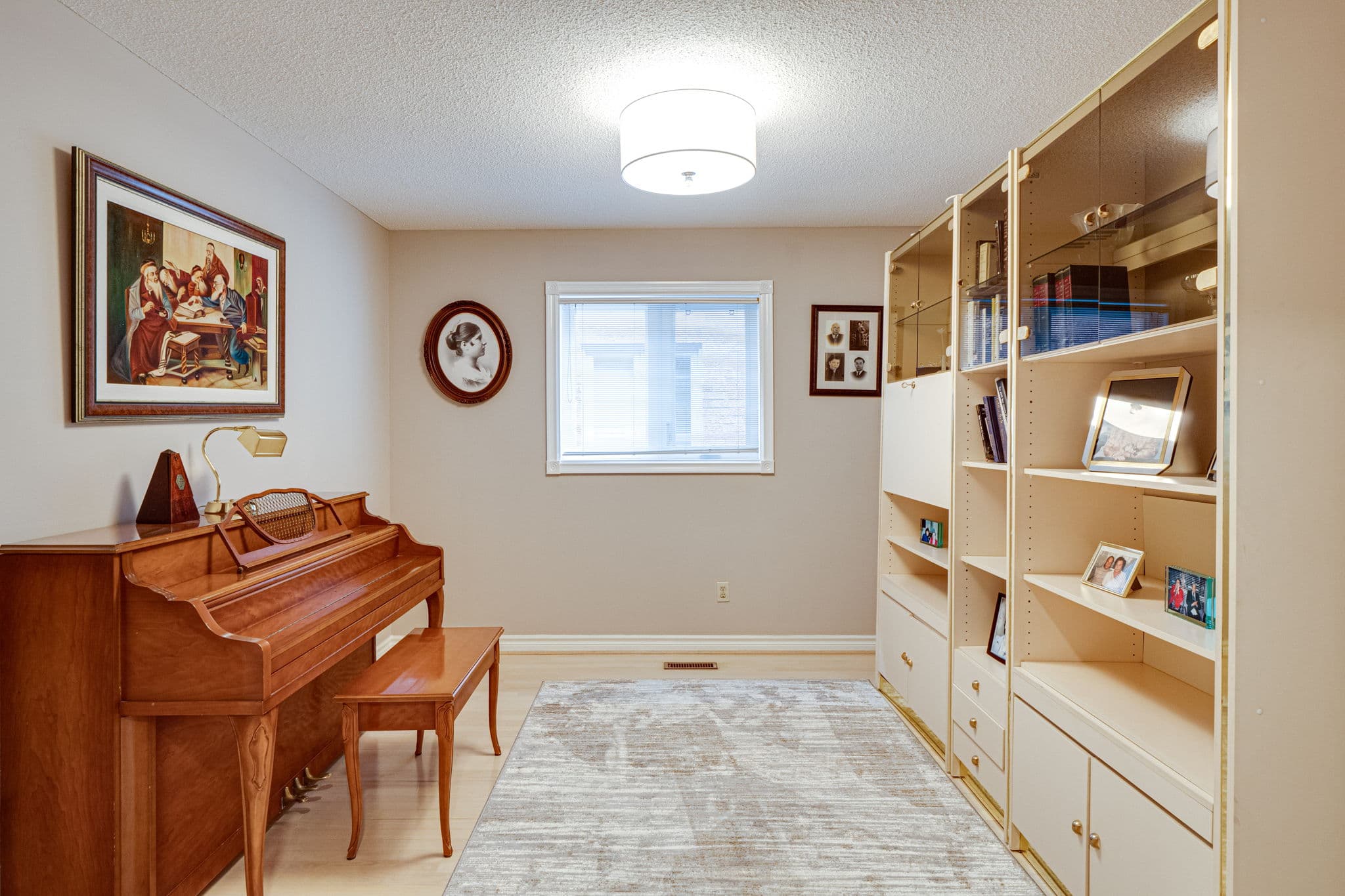 19 Palmerston Dr Vaughan, ON L4J 7V8