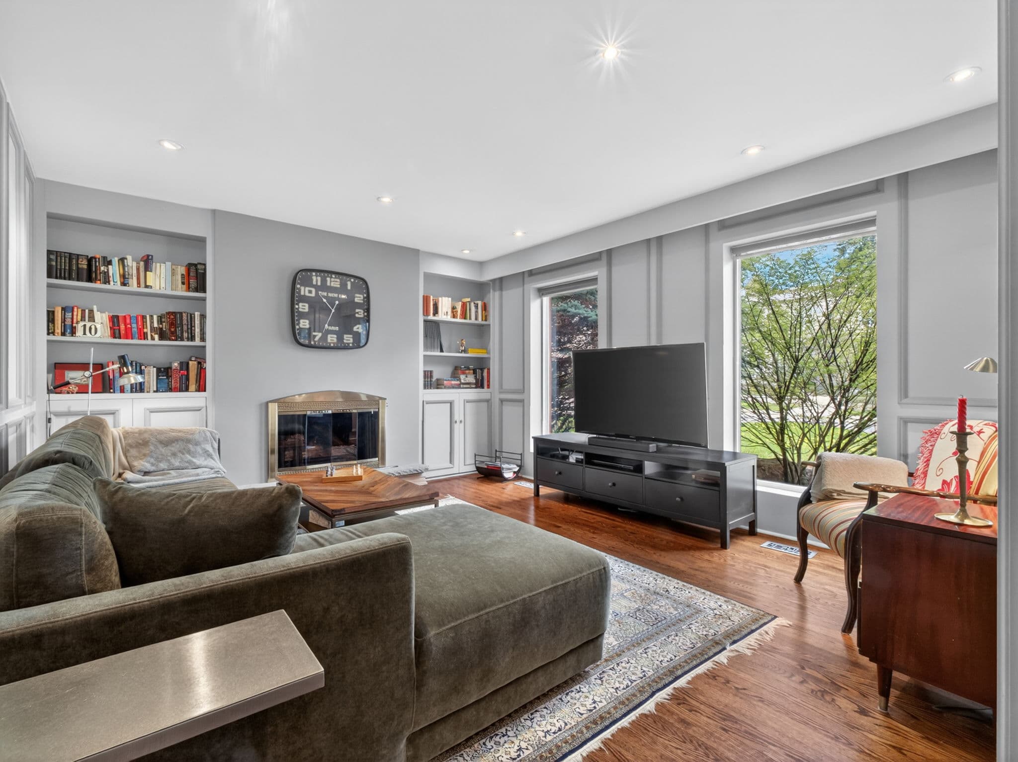 19 Saintfield Ave Toronto, ON M3C 2M4