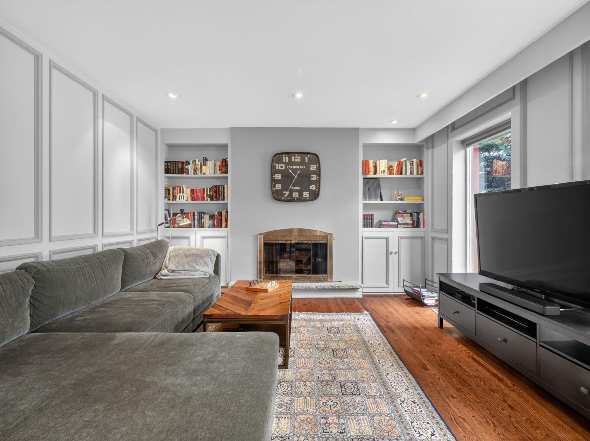 19 Saintfield Ave Toronto, ON M3C 2M4