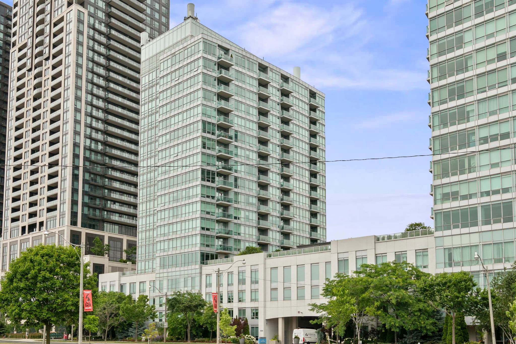 1910 Lake Shore Blvd W Unit 1707 Toronto, ON M6S 1A2