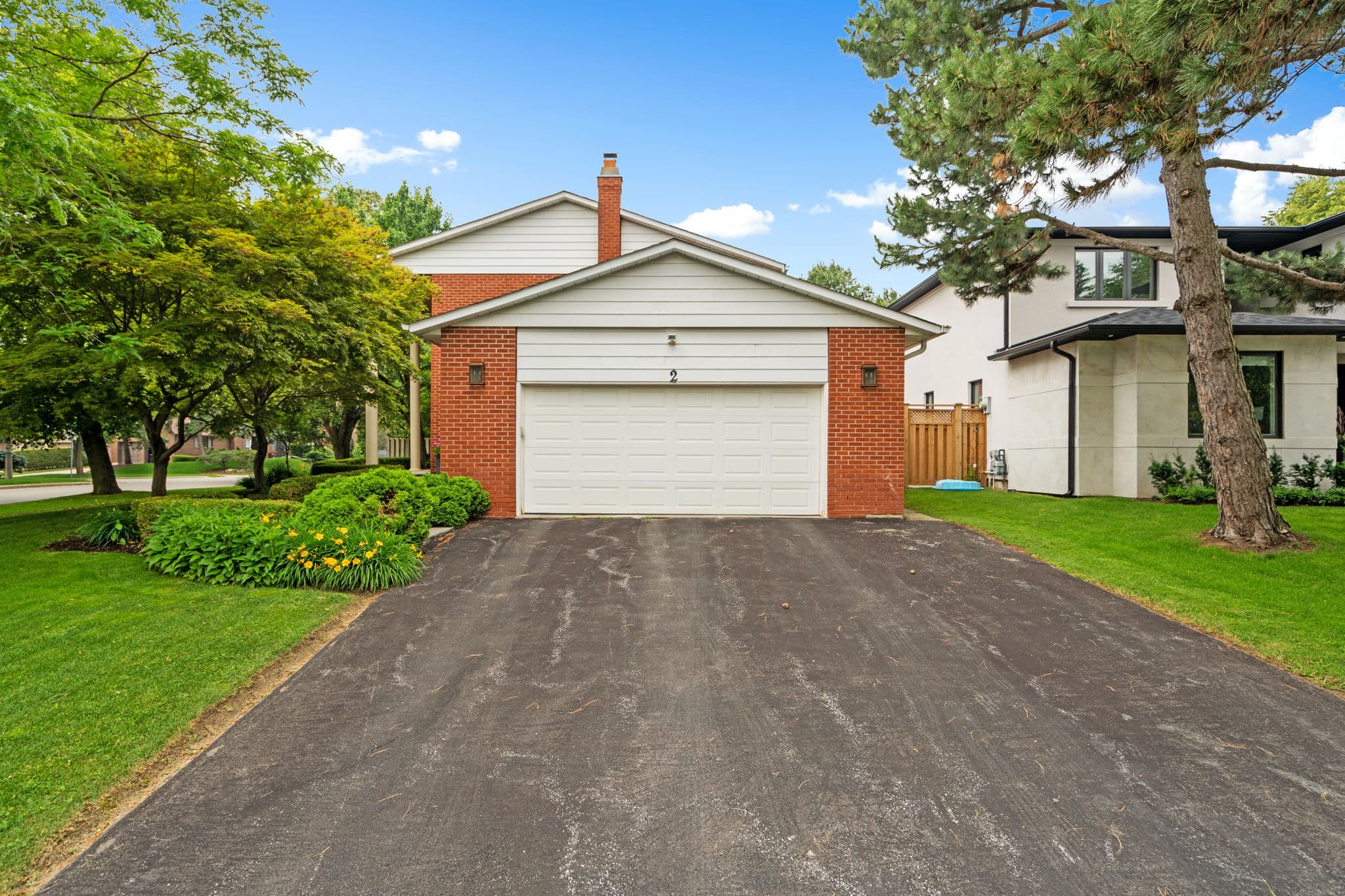 2 Elkpath Ave Toronto, ON M2L 2W1