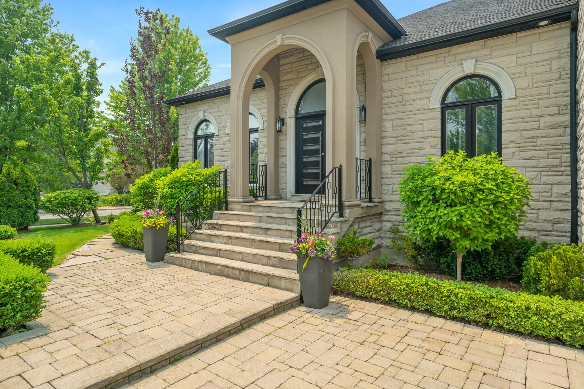 2 Evita Ct Vaughan, ON L4J 8K6