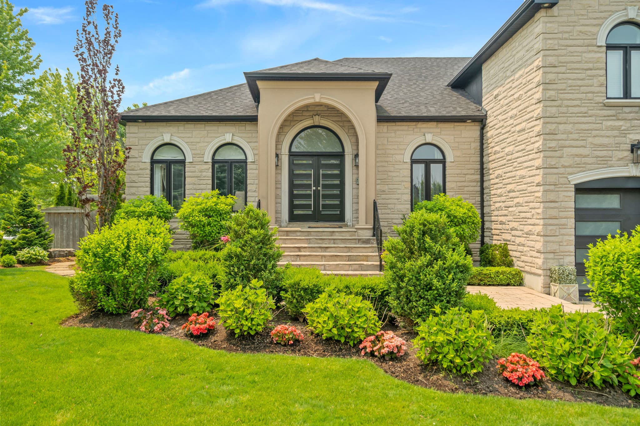 2 Evita Ct Vaughan, ON L4J 8K6
