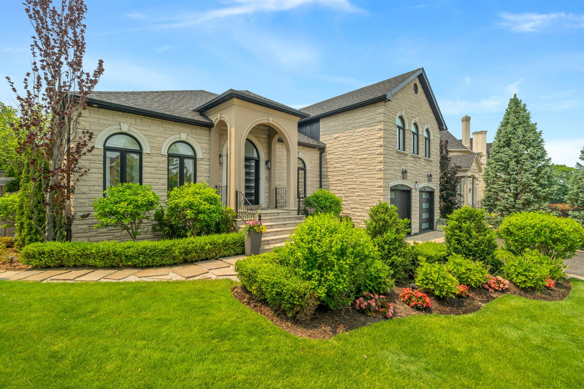 2 Evita Ct Vaughan, ON L4J 8K6