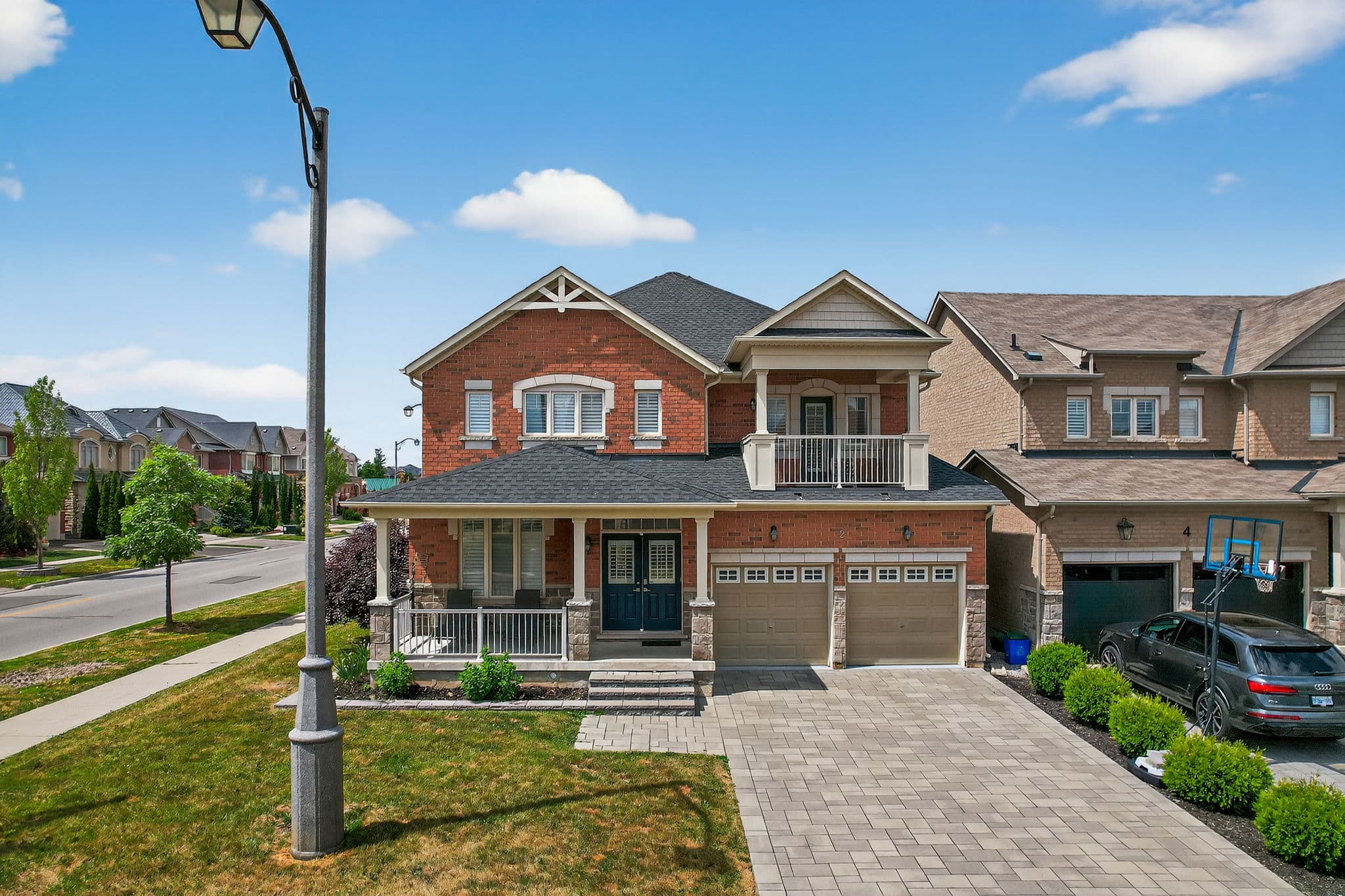 2 Farmhouse Crescent Richmond Hill, ON L4E 0J9