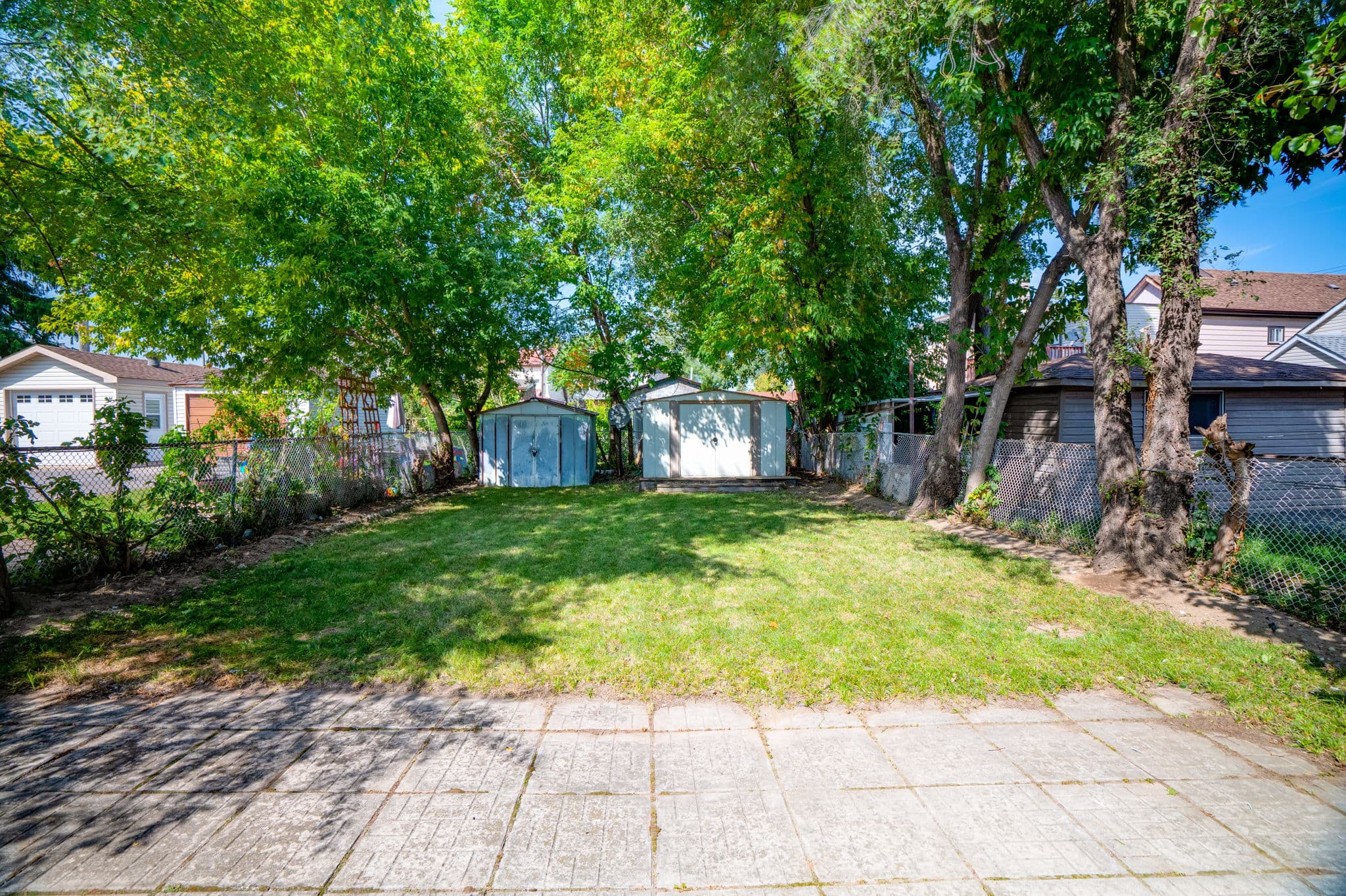 2 Goldwin Ave Toronto, ON M6M 2C4