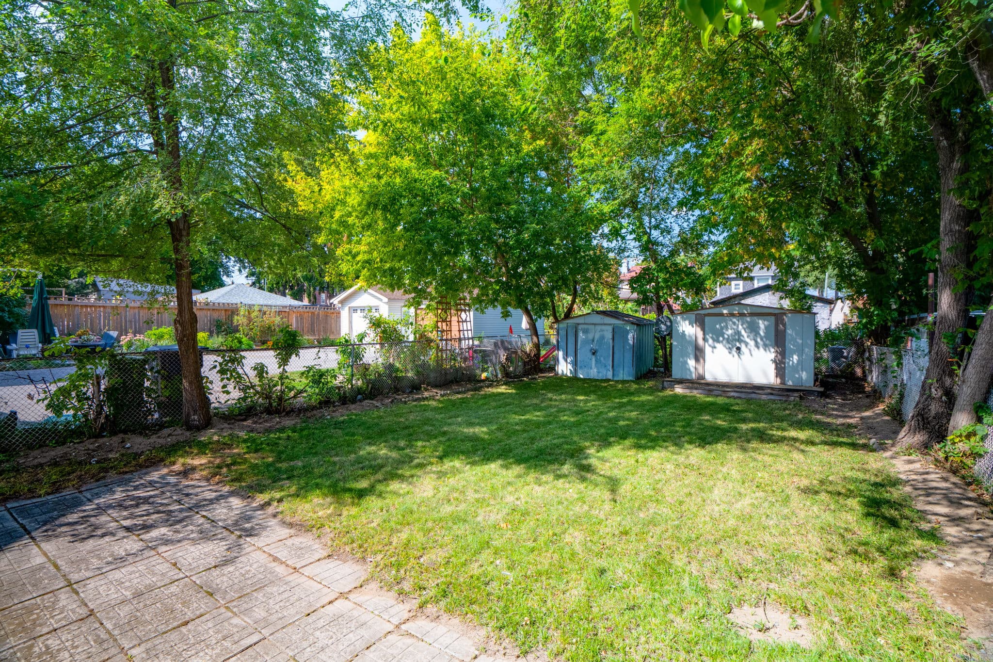 2 Goldwin Ave Toronto, ON M6M 2C4