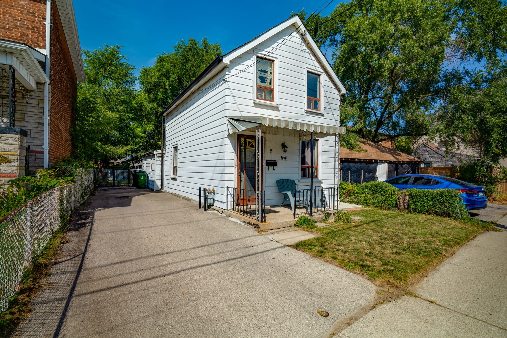 2 Goldwin Ave Toronto, ON M6M 2C4